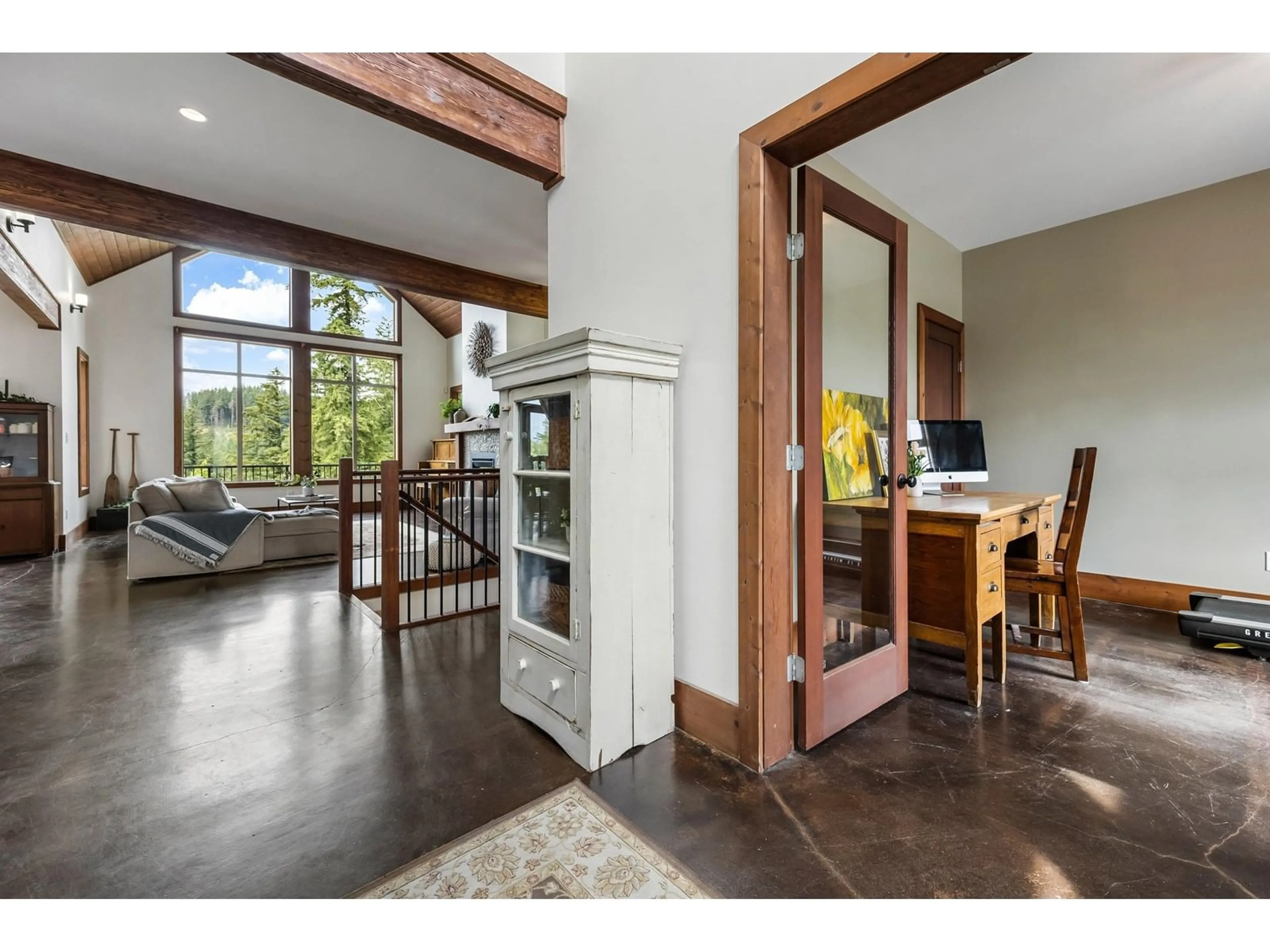 Indoor entryway for 1585 WOODSIDE PLACE, Agassiz British Columbia V0M1A1