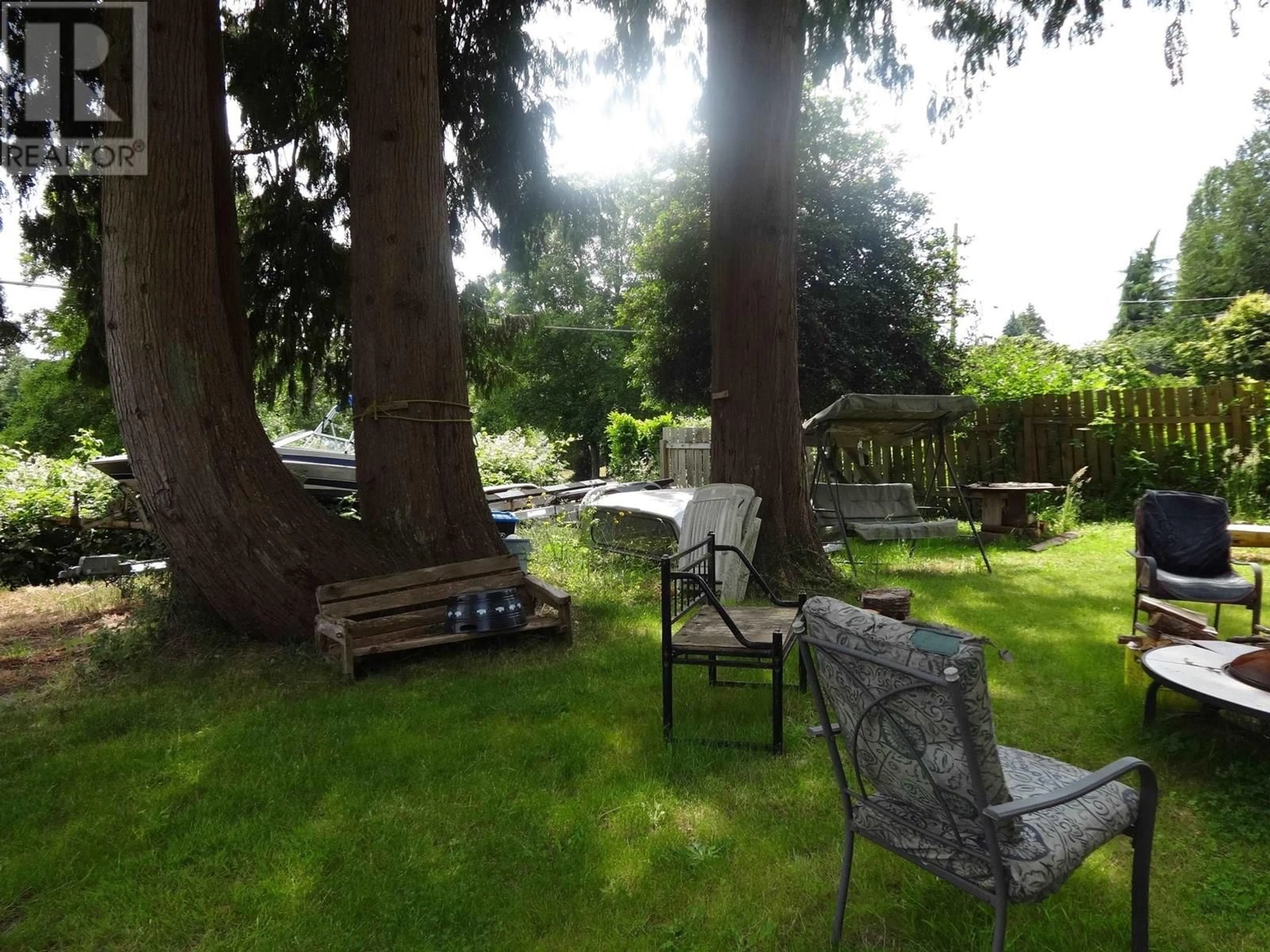 Patio, forest/trees view for 1088 SUNNYSIDE ROAD, Gibsons British Columbia V0N1V3
