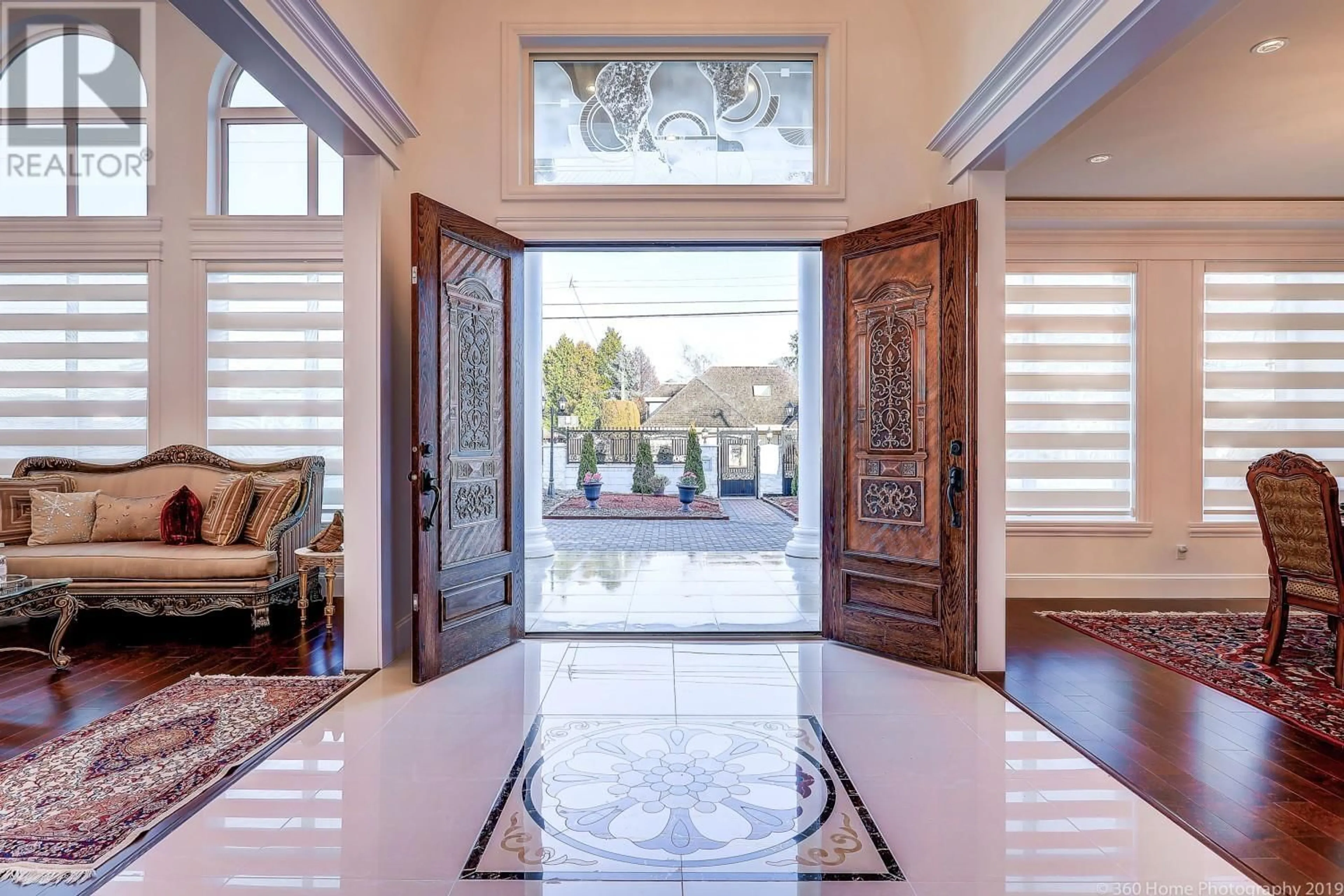 Indoor entryway for 4120 WESTMINSTER HIGHWAY, Richmond British Columbia V7C1B4