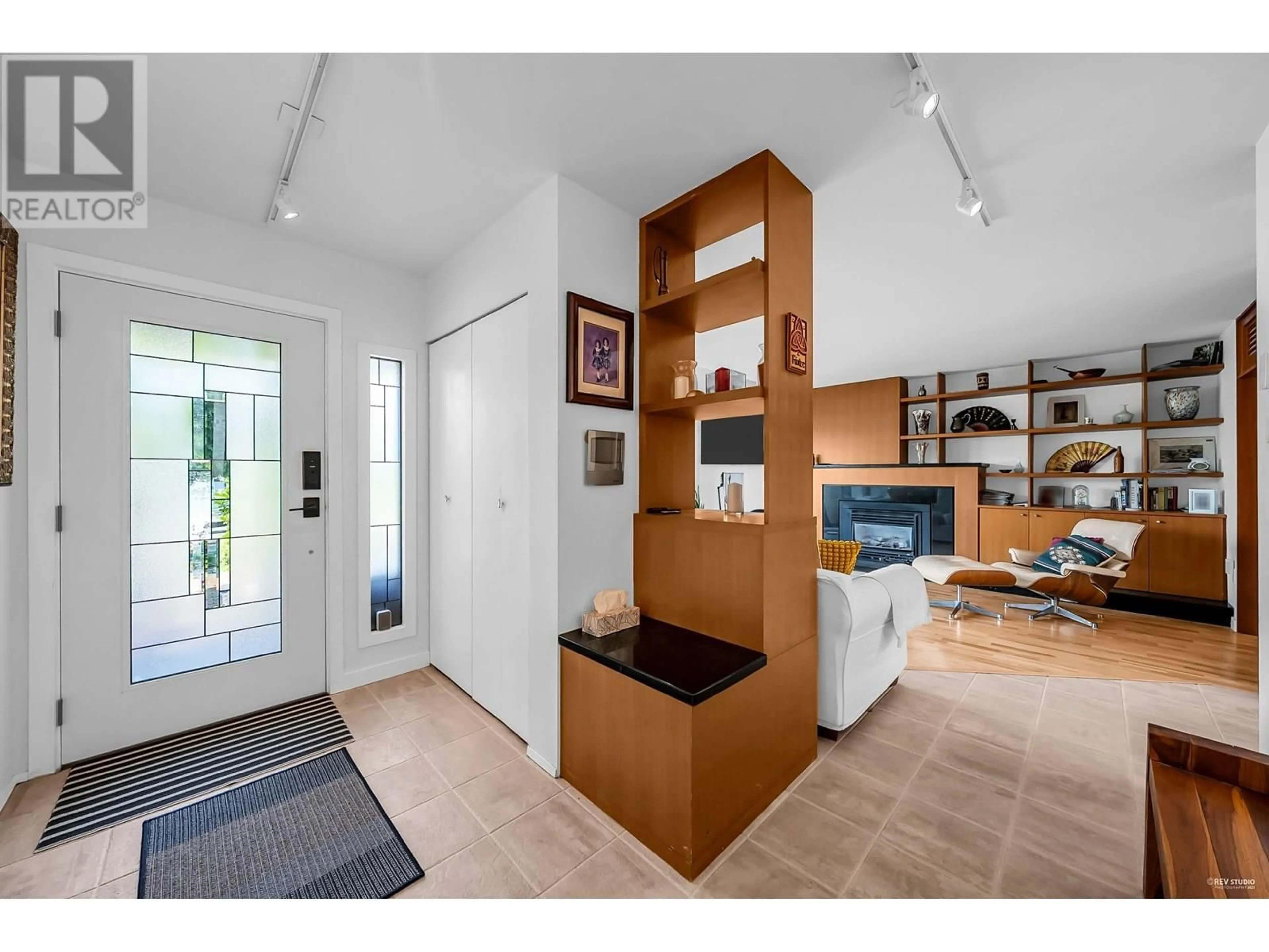 Indoor entryway for 1106 IRONWORK PASSAGE, Vancouver British Columbia V6H3P1