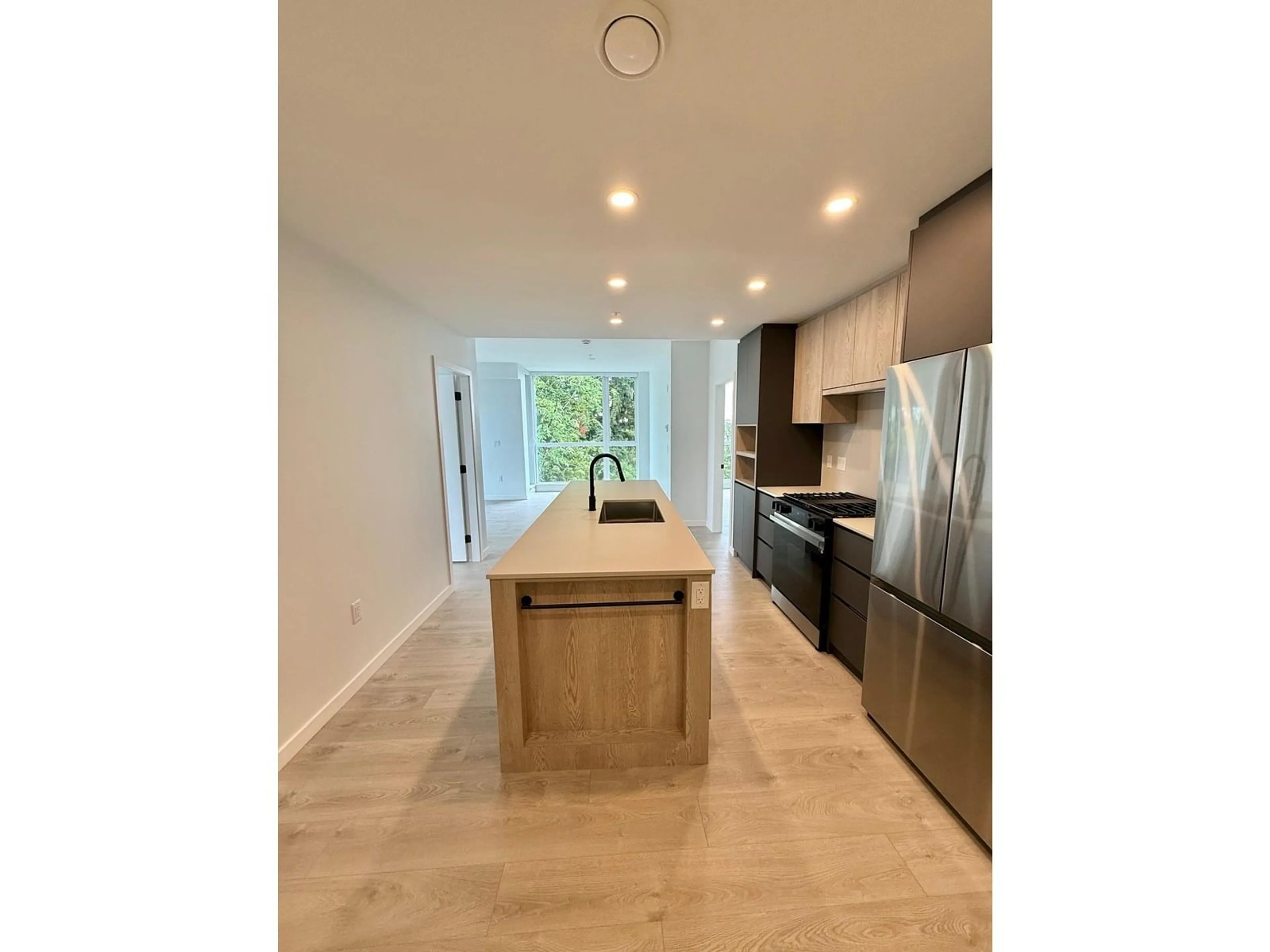Open concept kitchen, unknown for 403 - 6585 195A, Surrey British Columbia V4N6B5