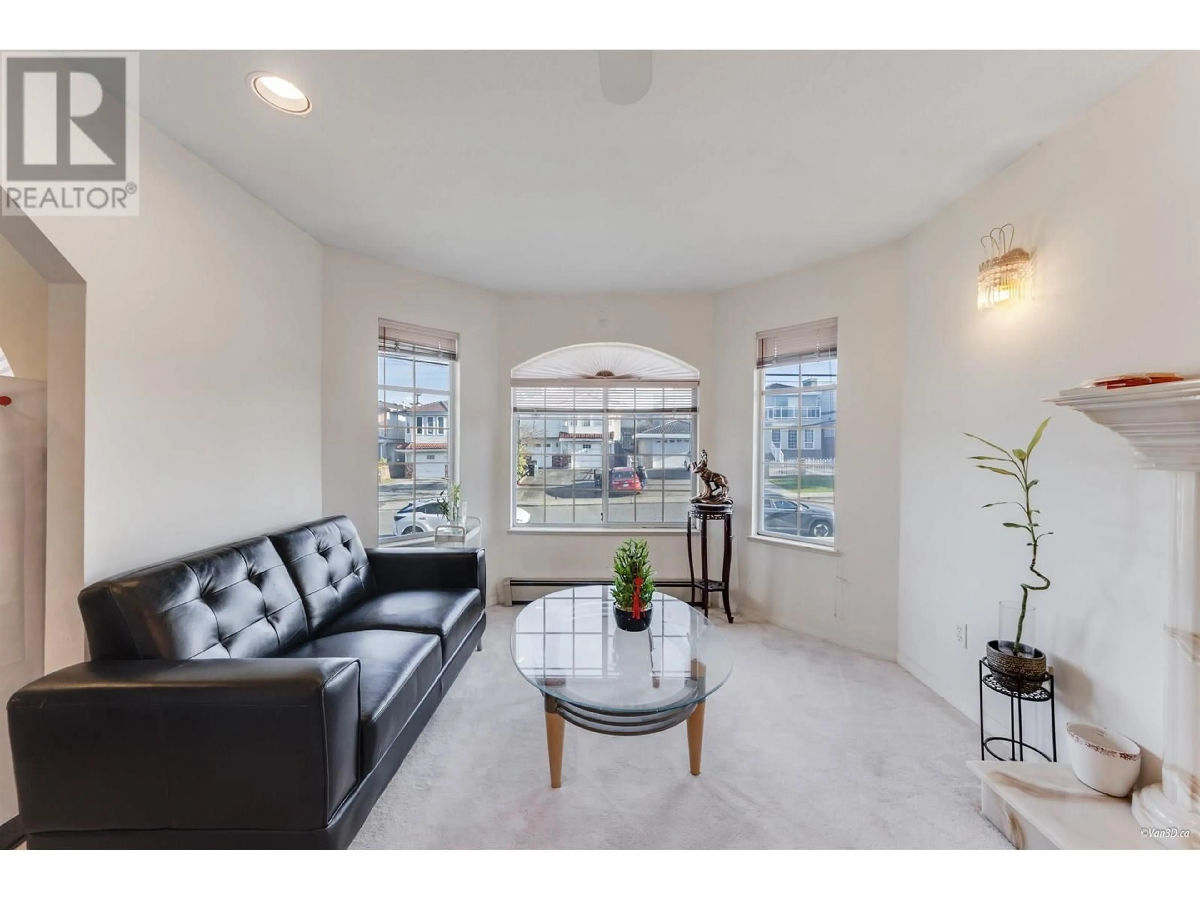 Living room with furniture, unknown for 7351 12TH AVENUE, Burnaby British Columbia V3N2J8