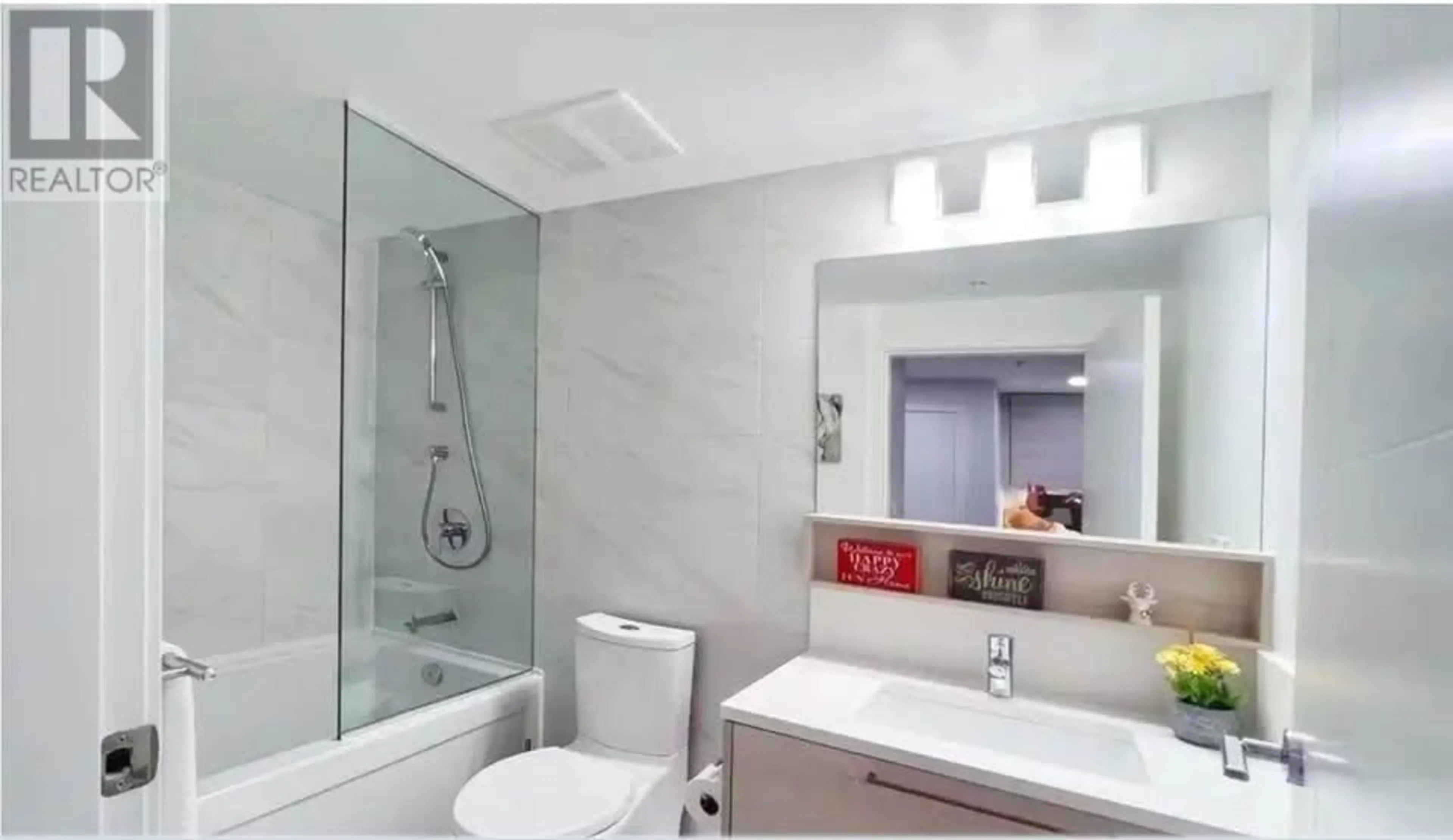 Standard bathroom, ceramic/tile floor for 1704 - 4458 BERESFORD STREET, Burnaby British Columbia V5H0J1