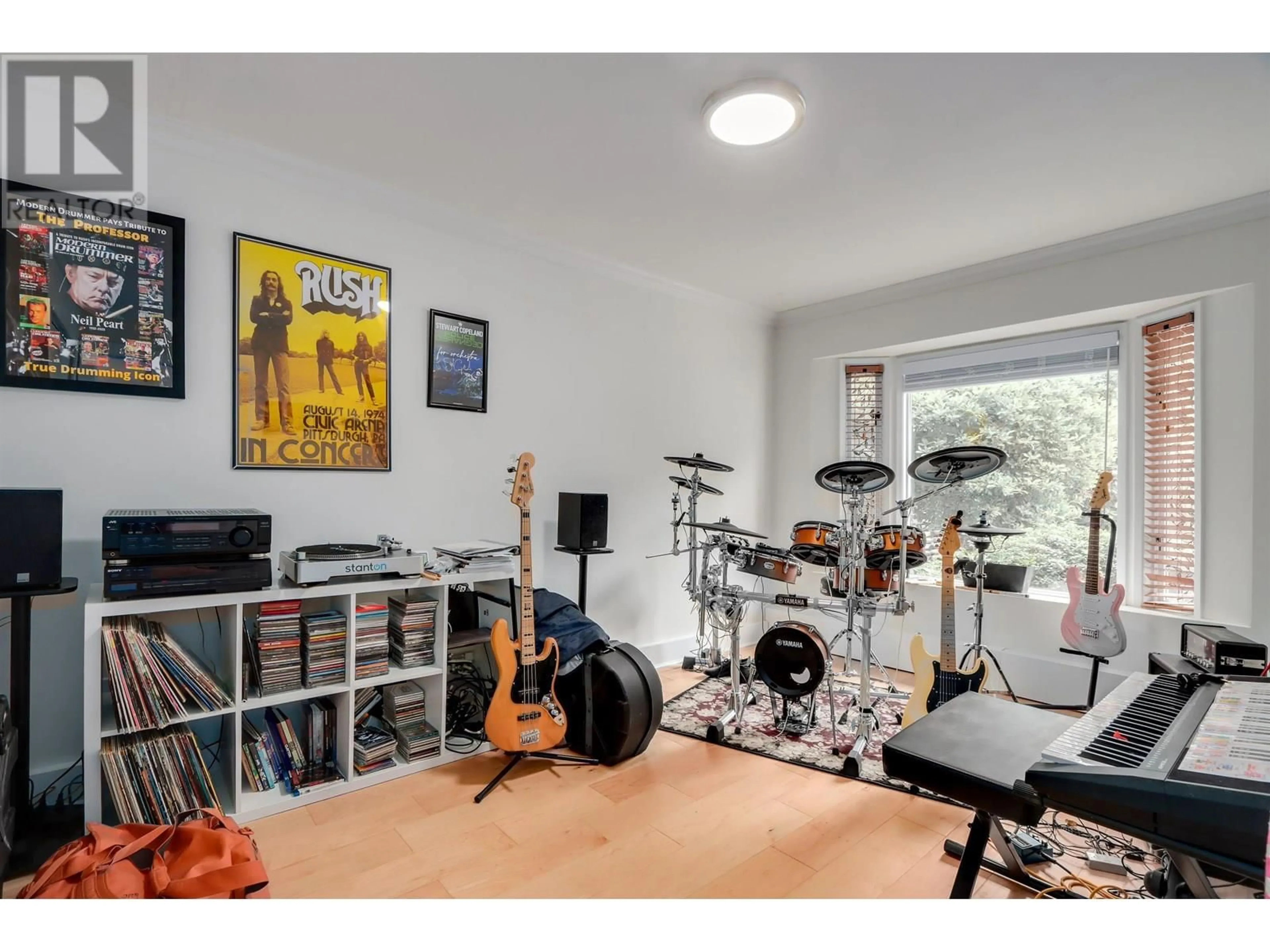 A pic of a room for 4545 MAPLERIDGE DRIVE, North Vancouver British Columbia V7R4M7