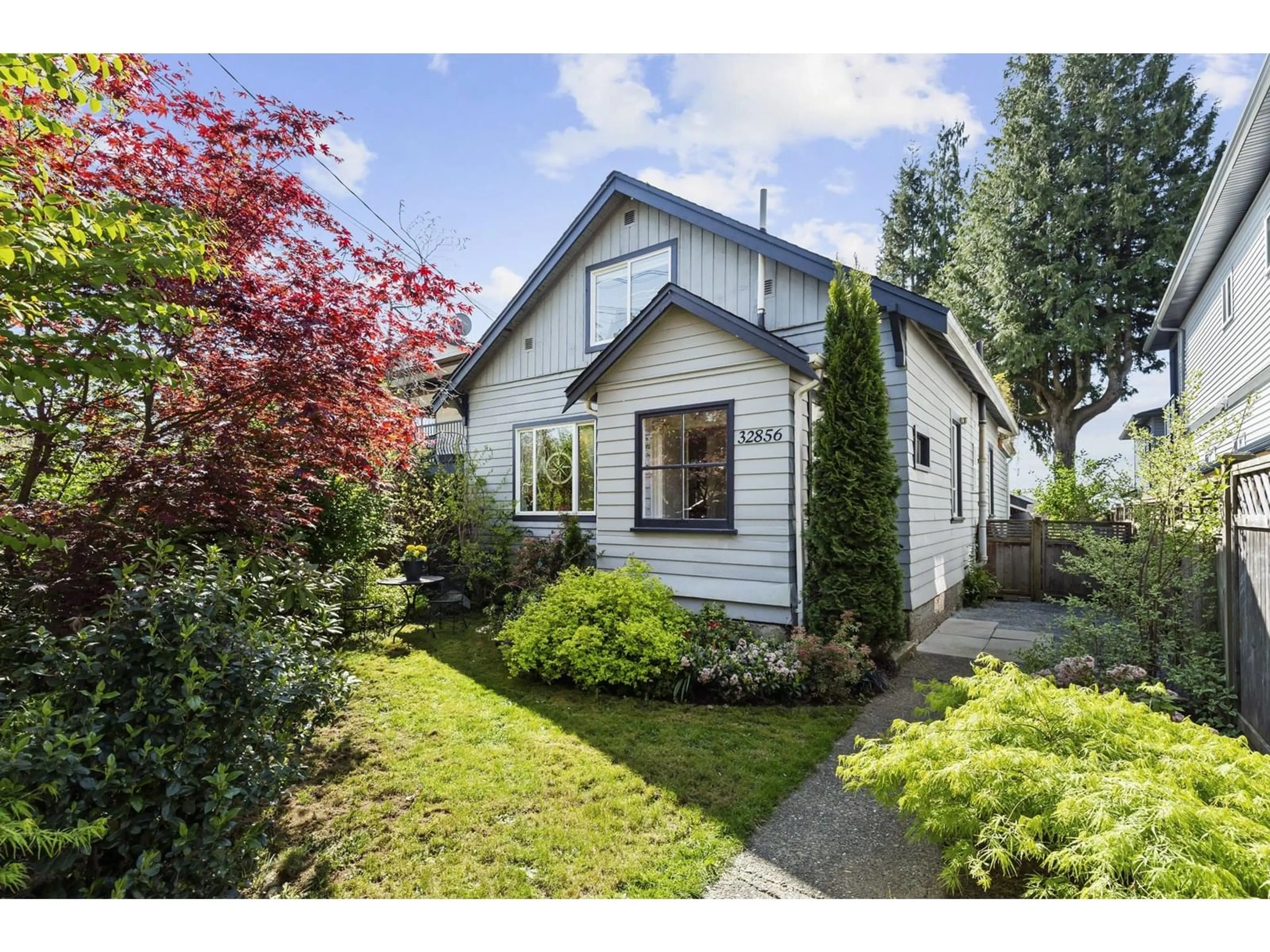 Home with vinyl exterior material, street for 32856 4, Mission British Columbia V2V1R8