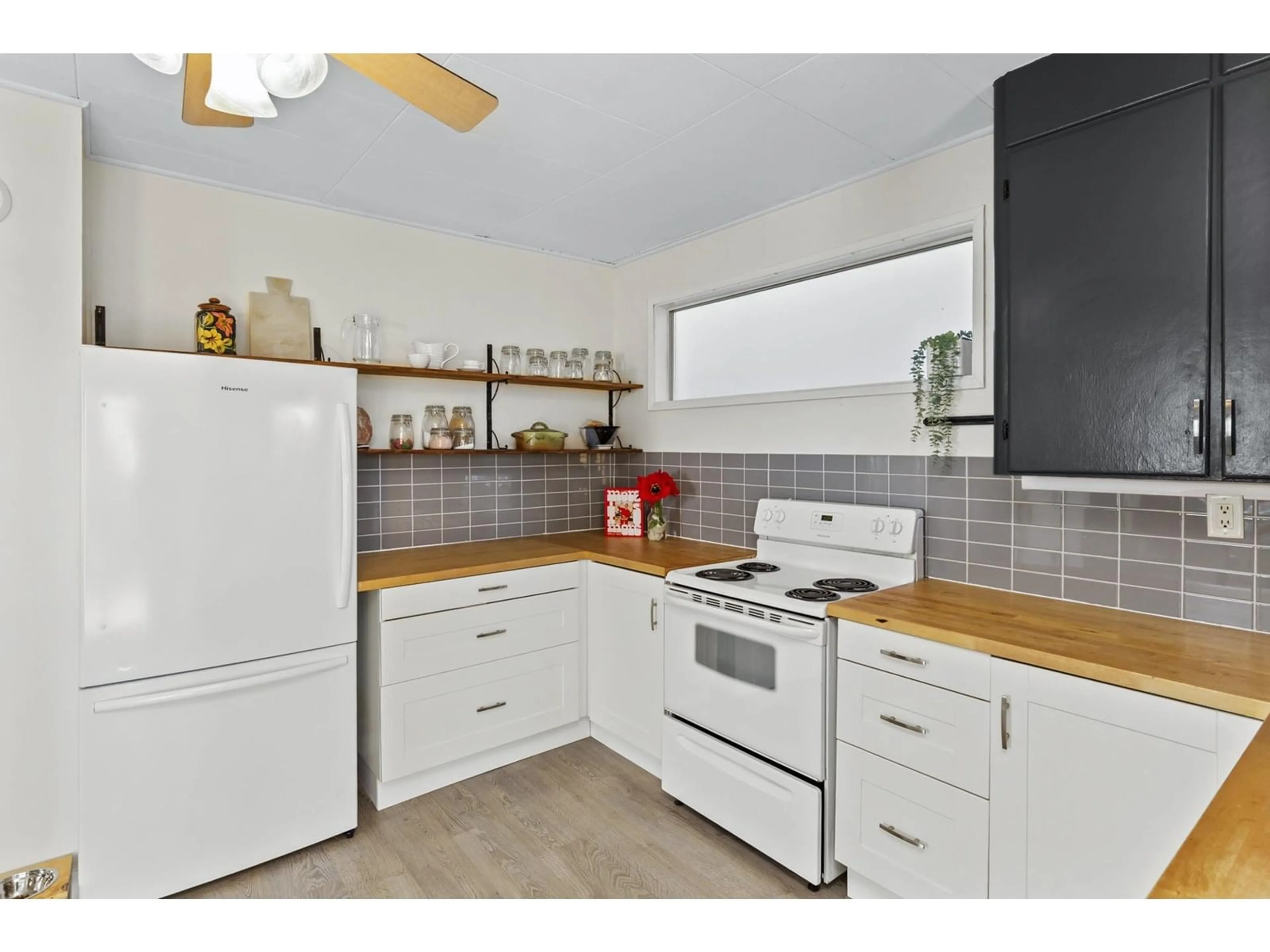 Standard kitchen, unknown for 32856 4, Mission British Columbia V2V1R8