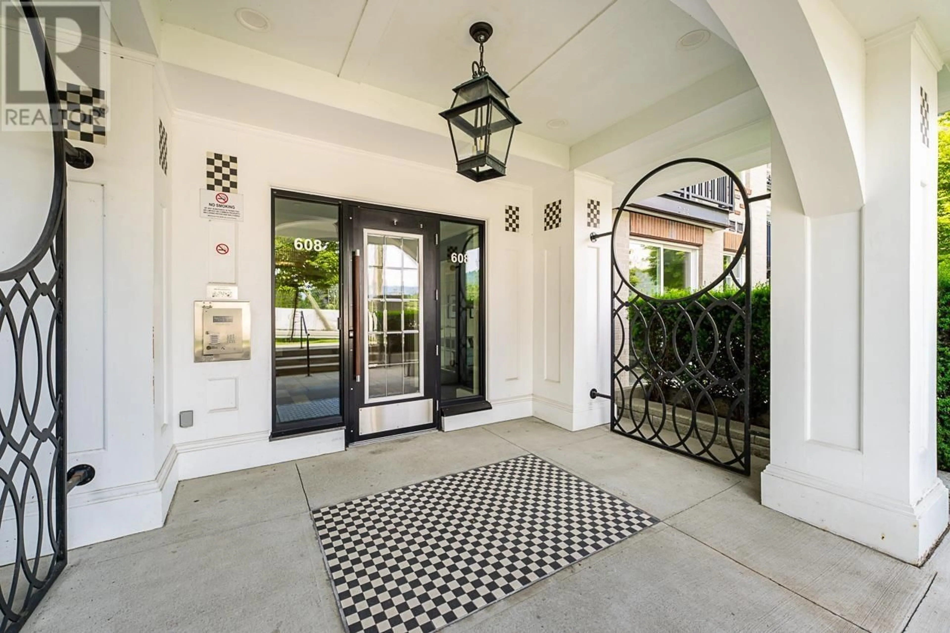Indoor entryway for 205 - 608 COMO LAKE AVENUE, Coquitlam British Columbia V3J0B2