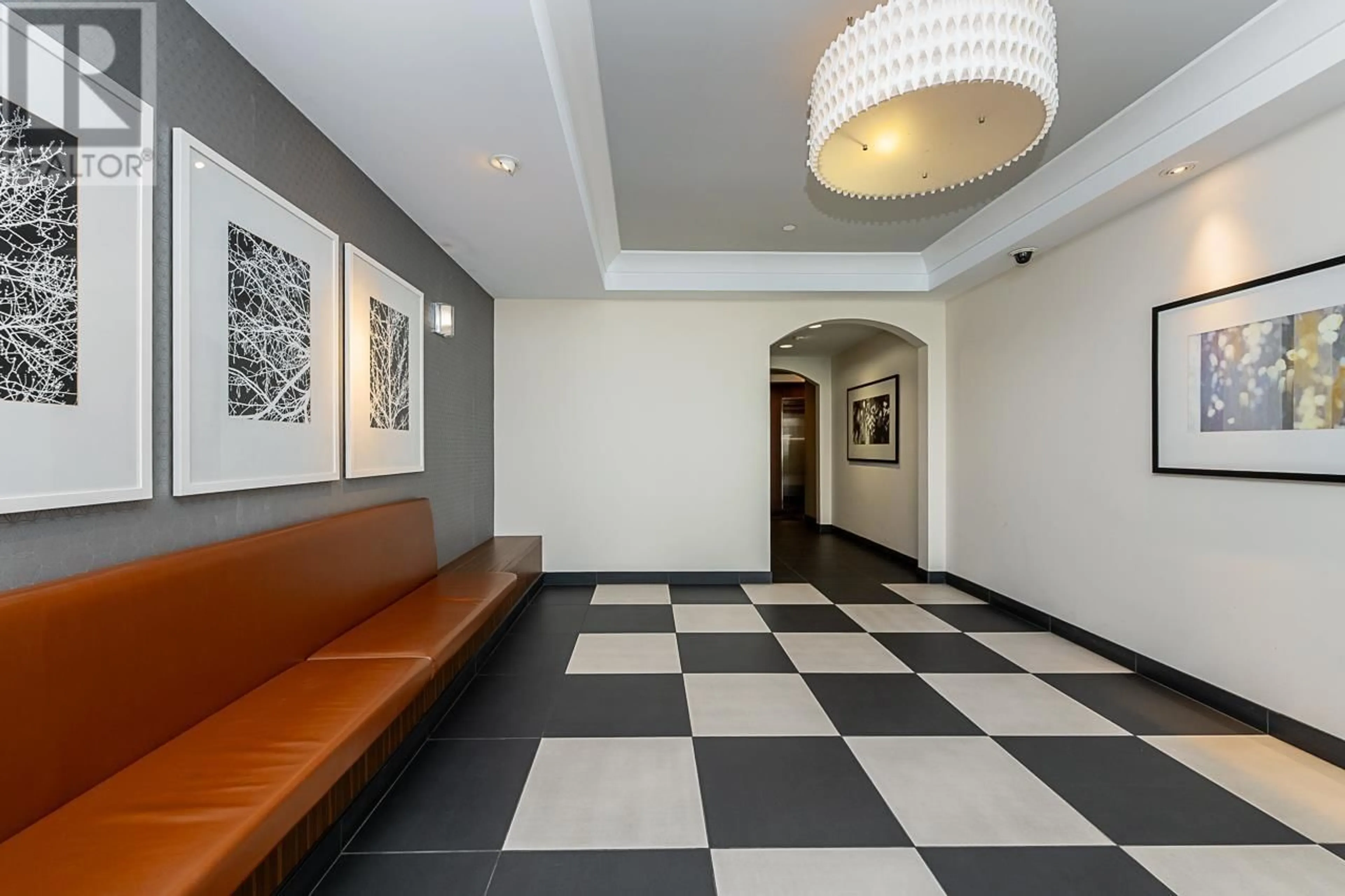 Indoor foyer for 205 - 608 COMO LAKE AVENUE, Coquitlam British Columbia V3J0B2