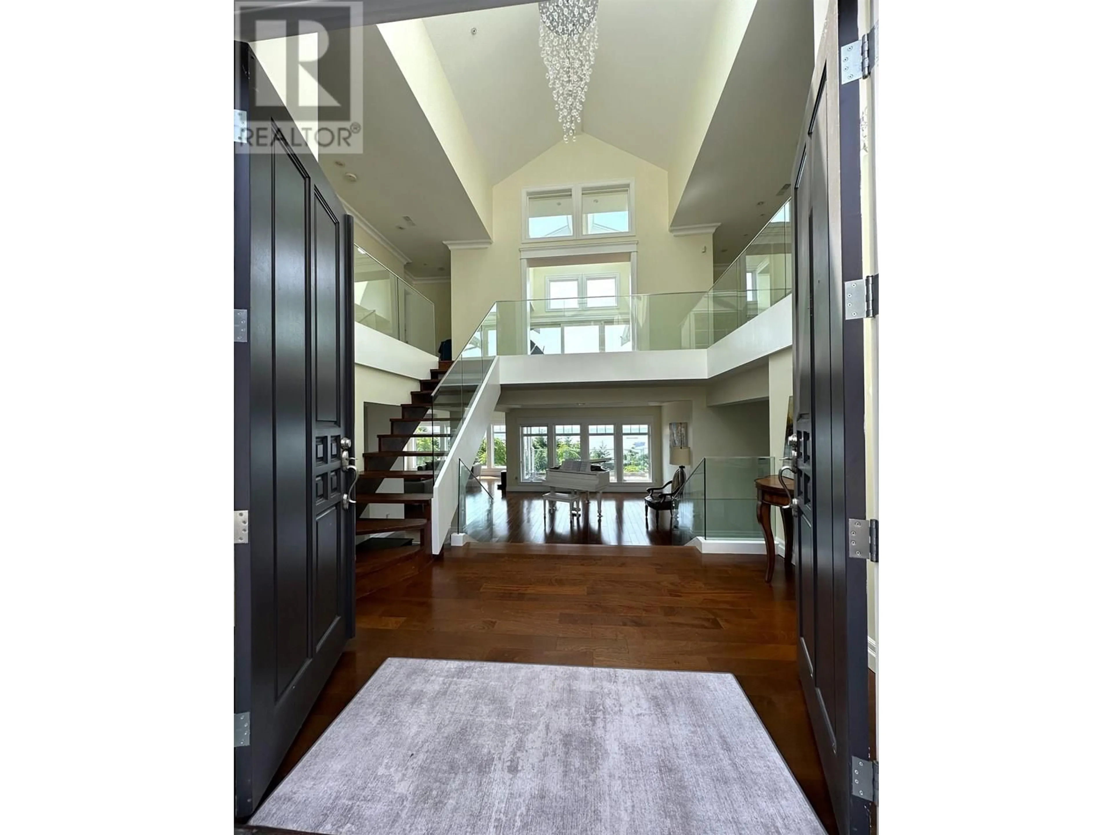 Indoor foyer for 2358 CONSTANTINE PLACE, West Vancouver British Columbia V7S3H7