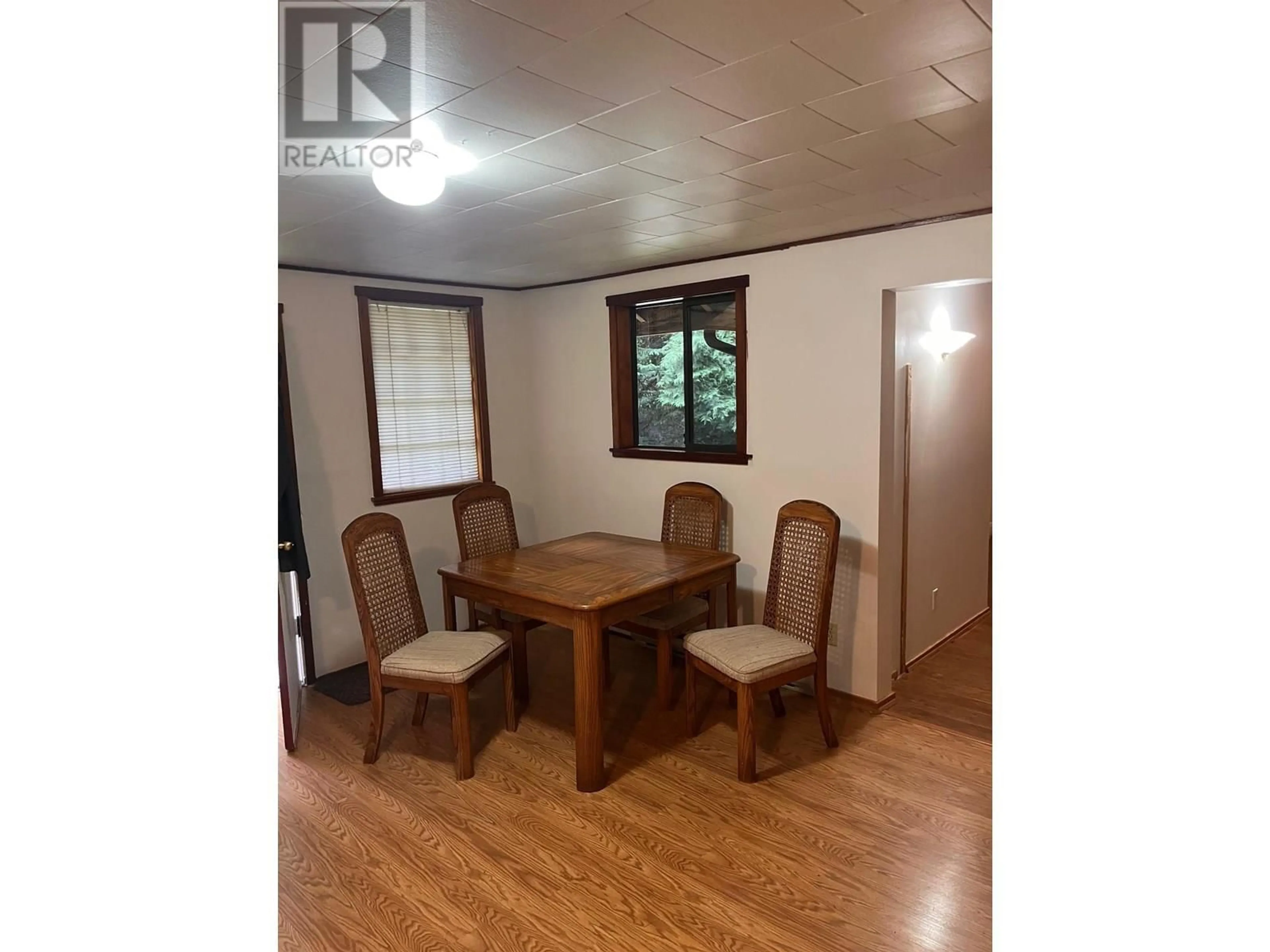 Dining room, wood/laminate floor for 980 WOODLEY ROAD, Roberts Creek British Columbia V0N2W4