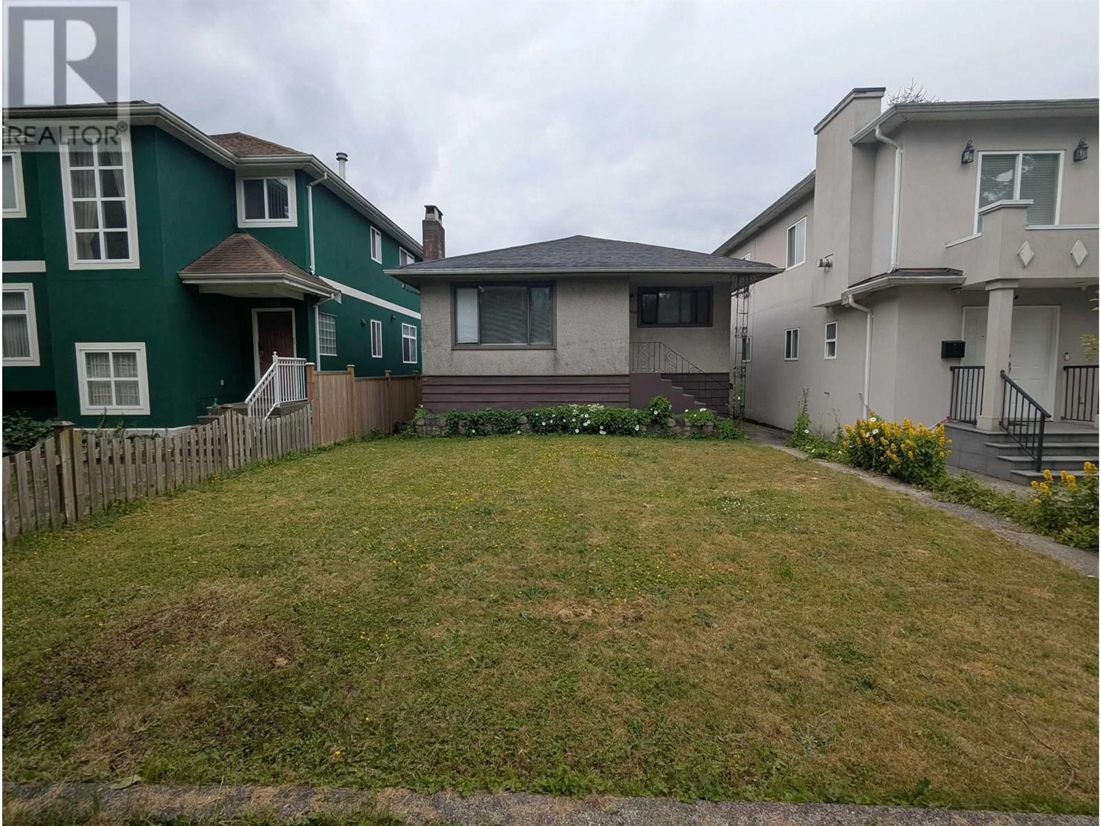 A pic from outside/outdoor area/front of a property/back of a property/a pic from drone, street for 3445 NANAIMO STREET, Vancouver British Columbia V5N5G9