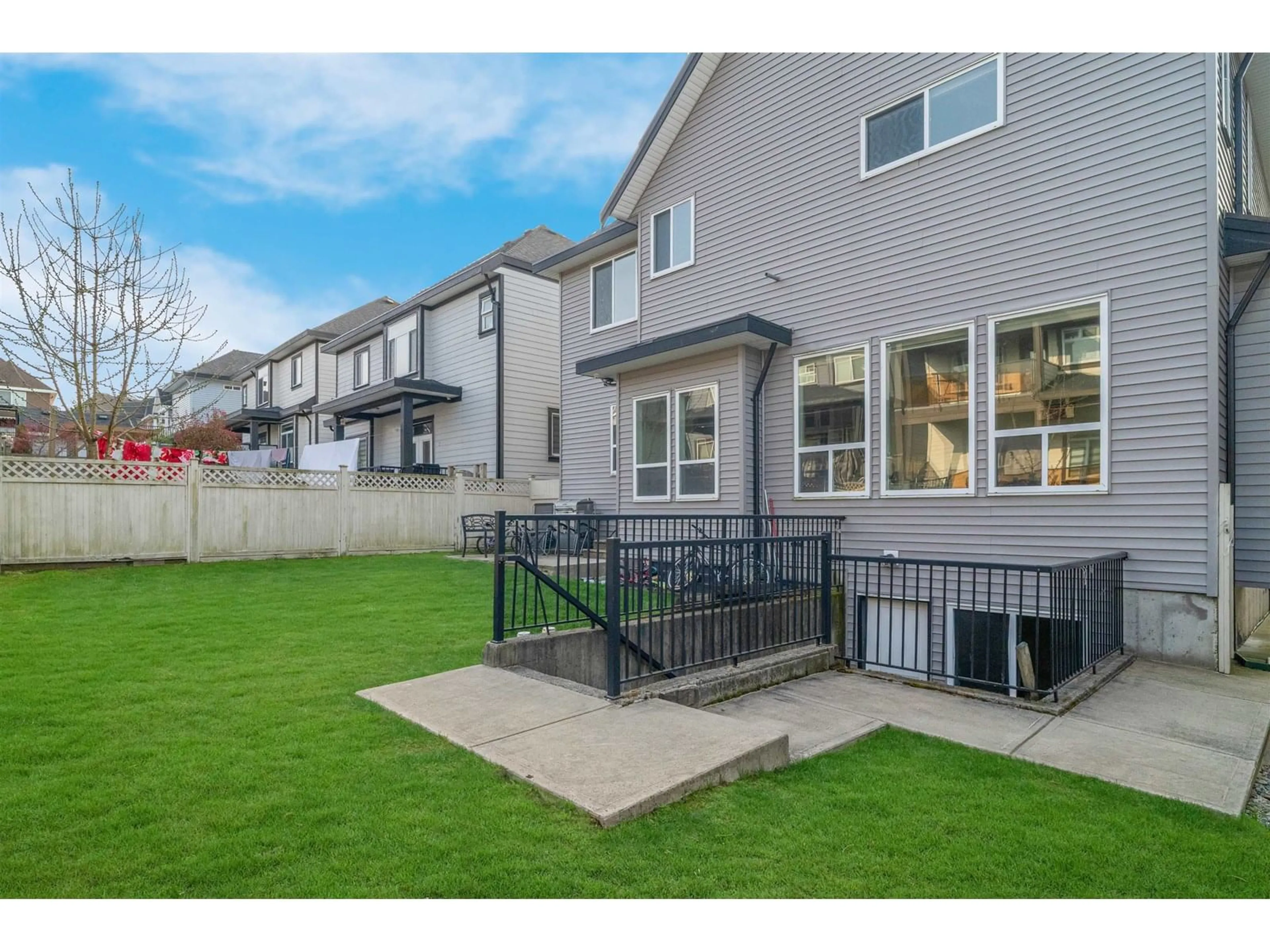 Patio, street for 5888 139A, Surrey British Columbia V3X0G7