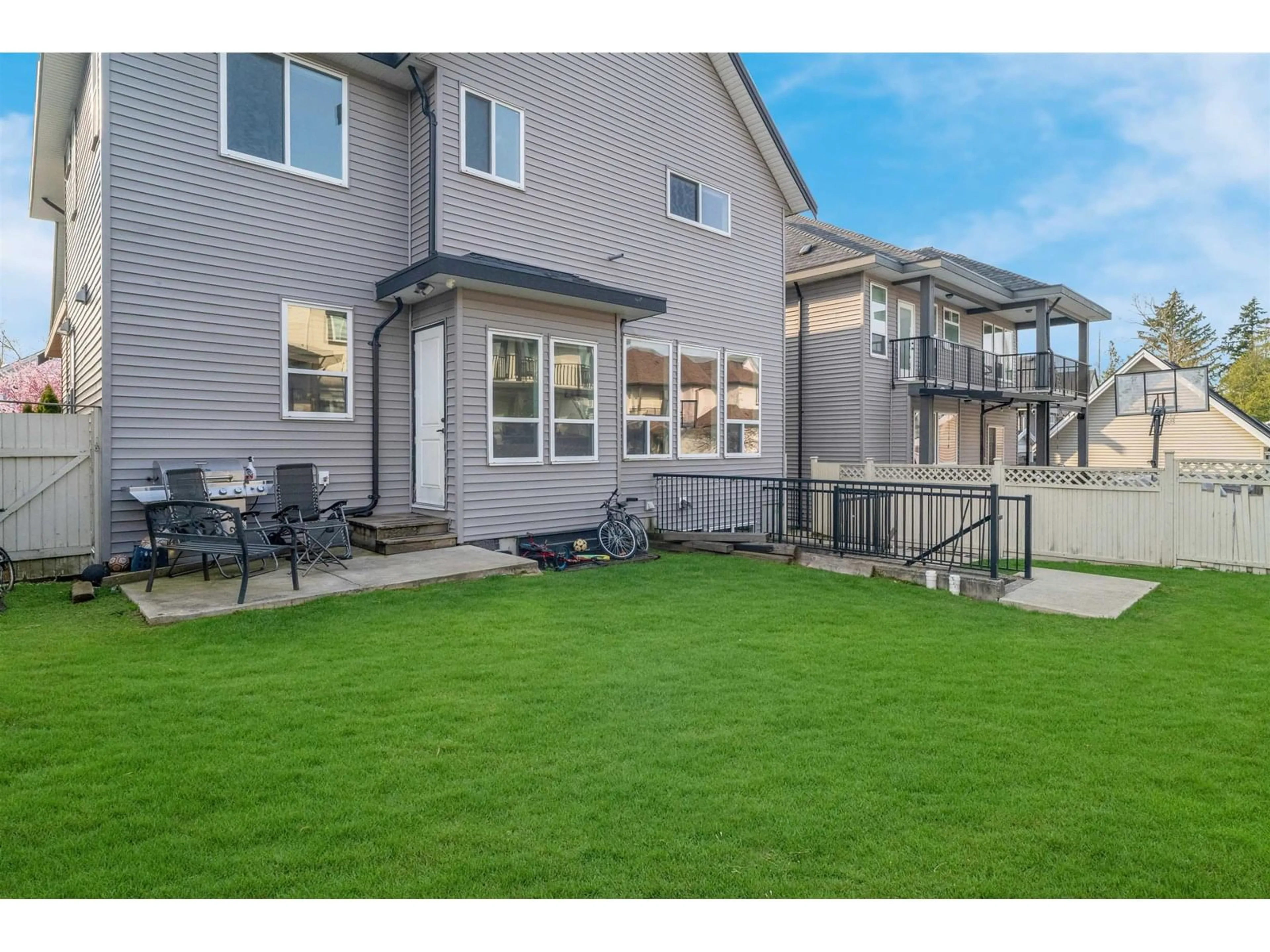 Patio, unknown for 5888 139A, Surrey British Columbia V3X0G7