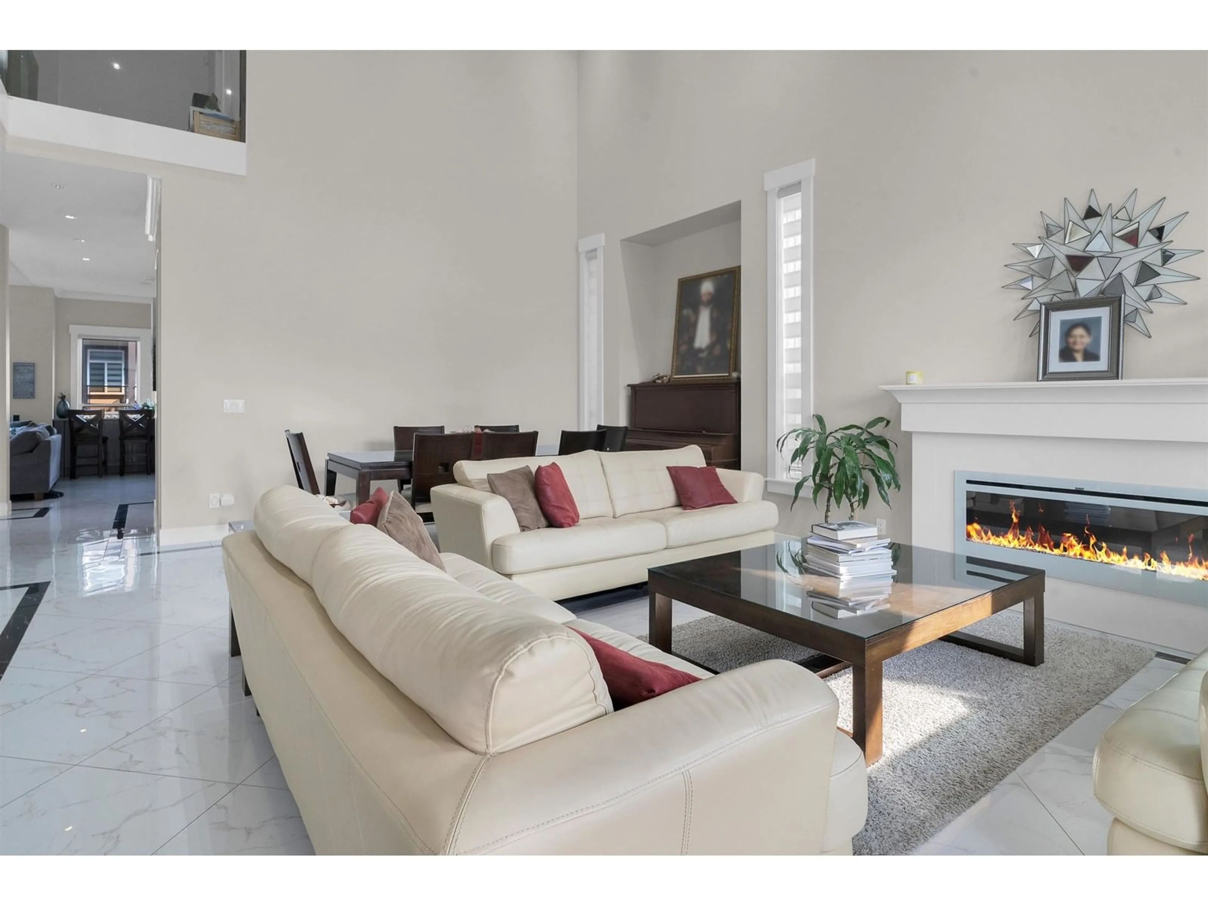 Living room with furniture, unknown for 5888 139A, Surrey British Columbia V3X0G7