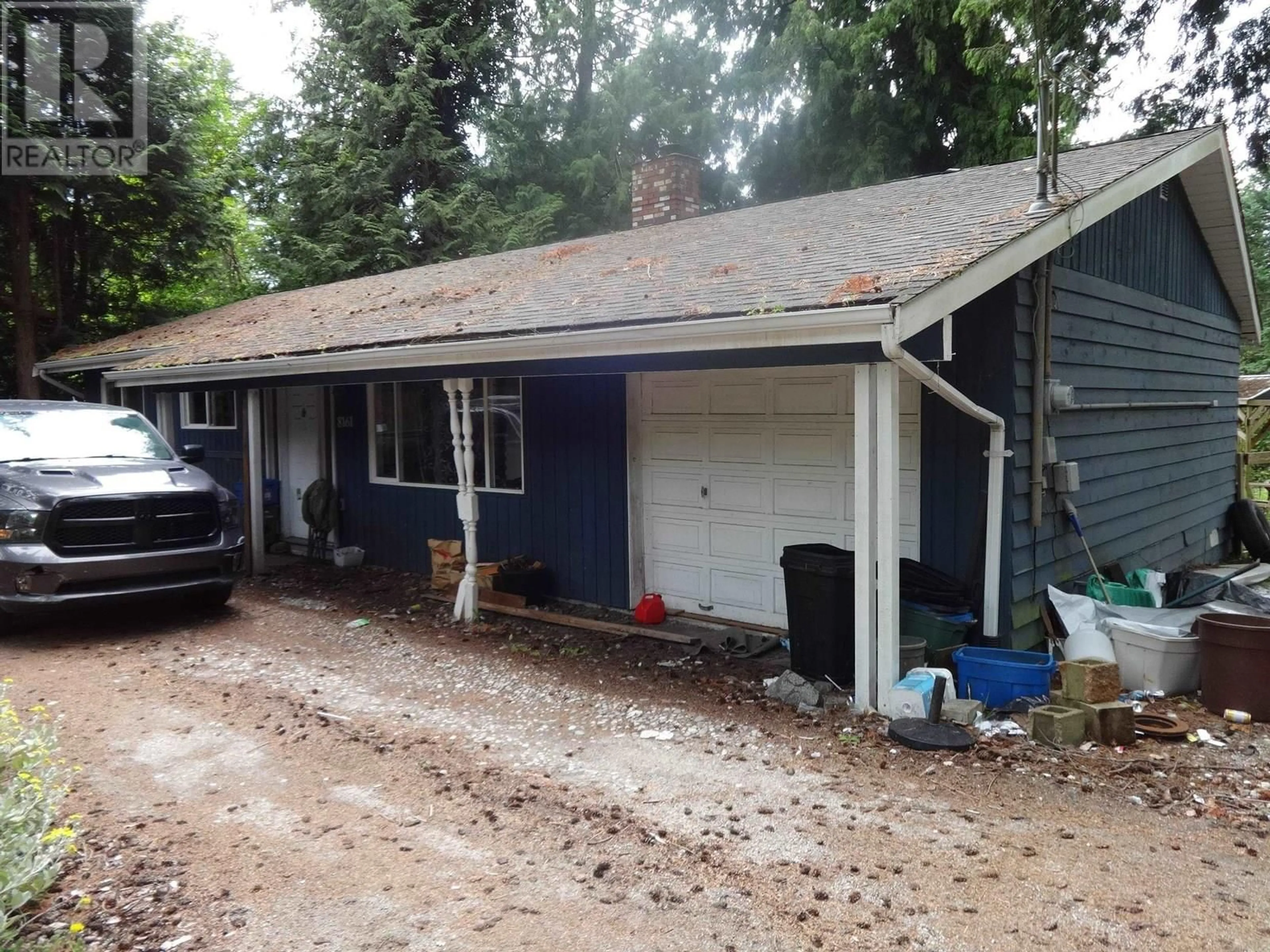 Home with vinyl exterior material, street for 8161 WESTWOOD ROAD, Halfmoon Bay British Columbia V7Z1A8