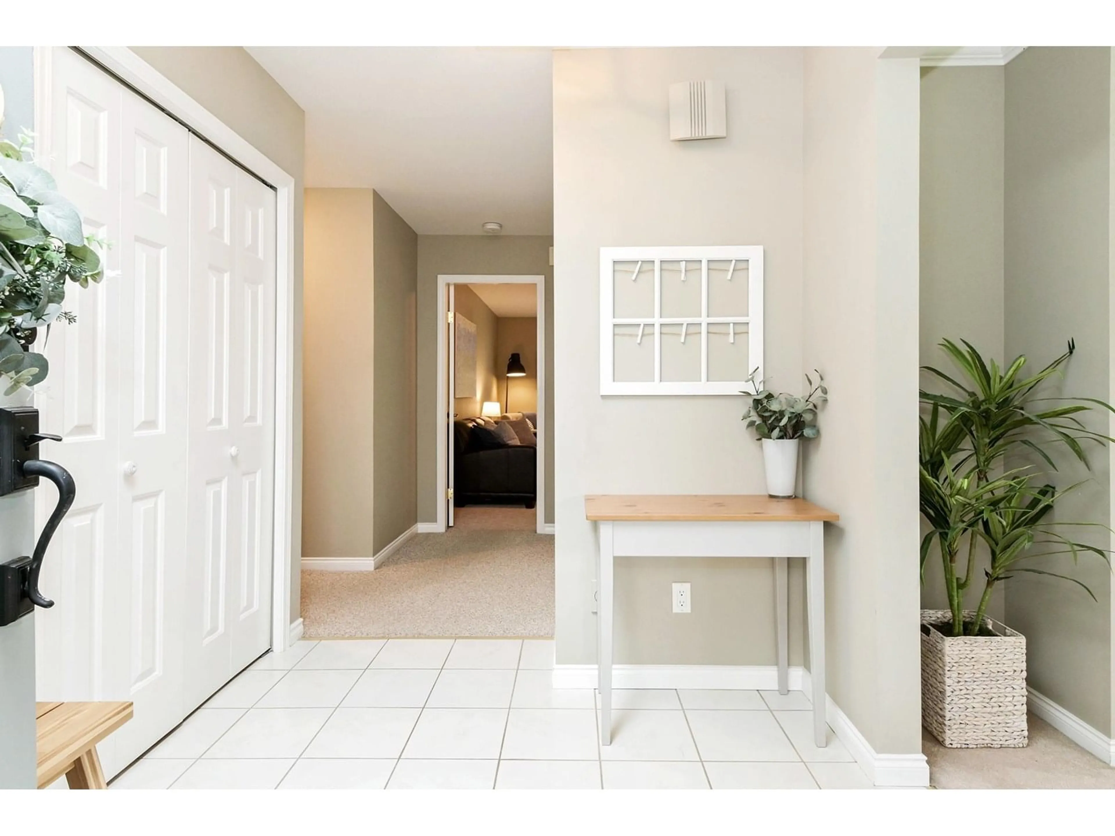 Indoor entryway for 16333 79, Surrey British Columbia V4N0K5