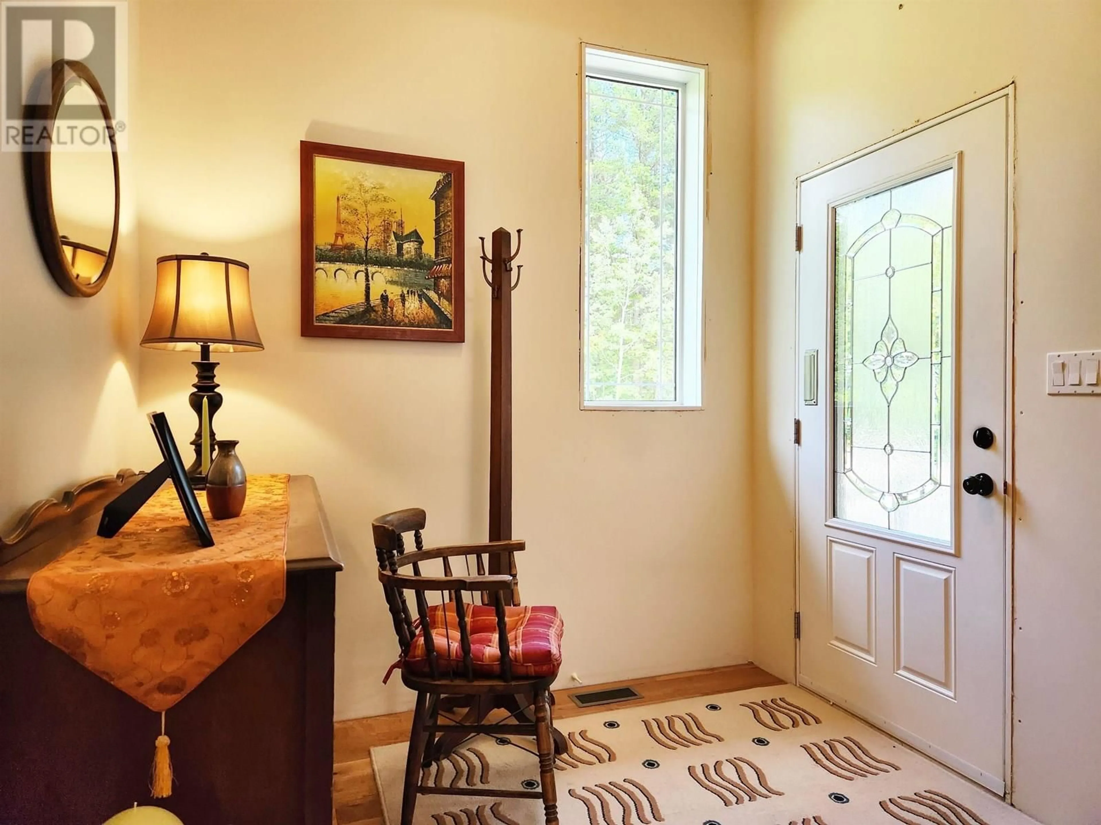 Indoor entryway for 4762 CAROLYN ROAD, Quesnel British Columbia V2J6L5