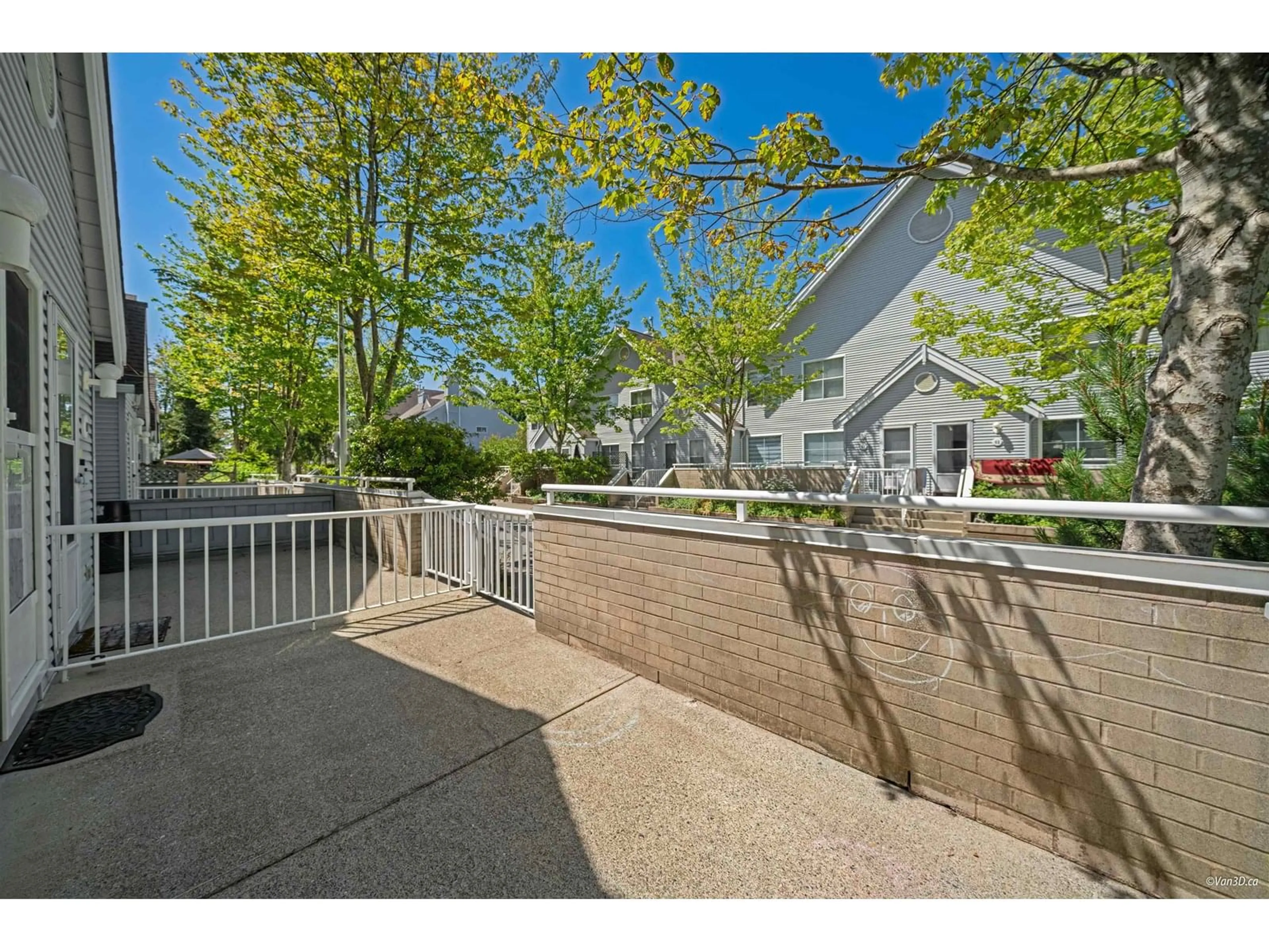 Patio, street for 41 - 13706 74, Surrey British Columbia V3W1K3