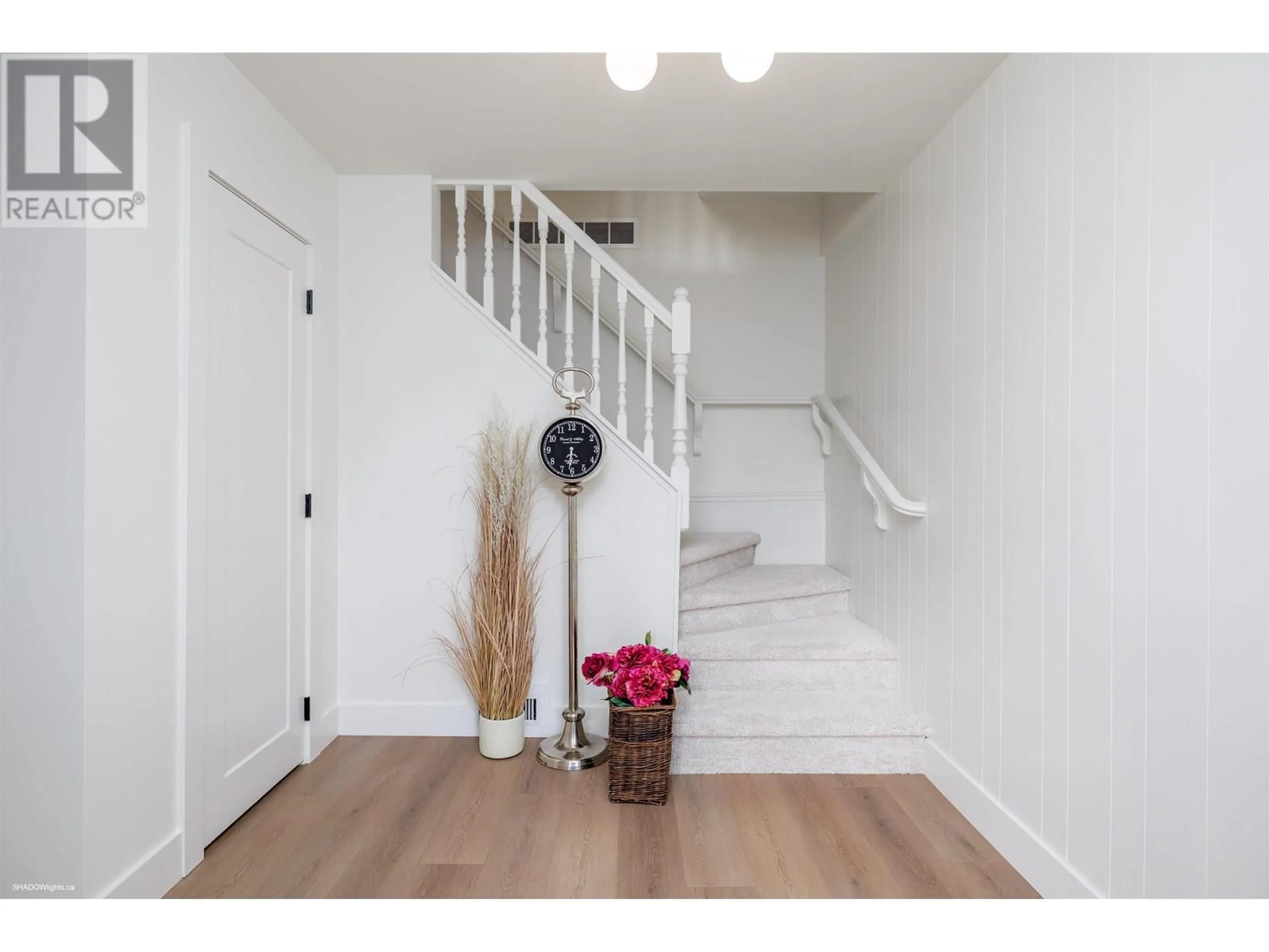 Indoor entryway for 60 53A STREET, Delta British Columbia V4M3C4