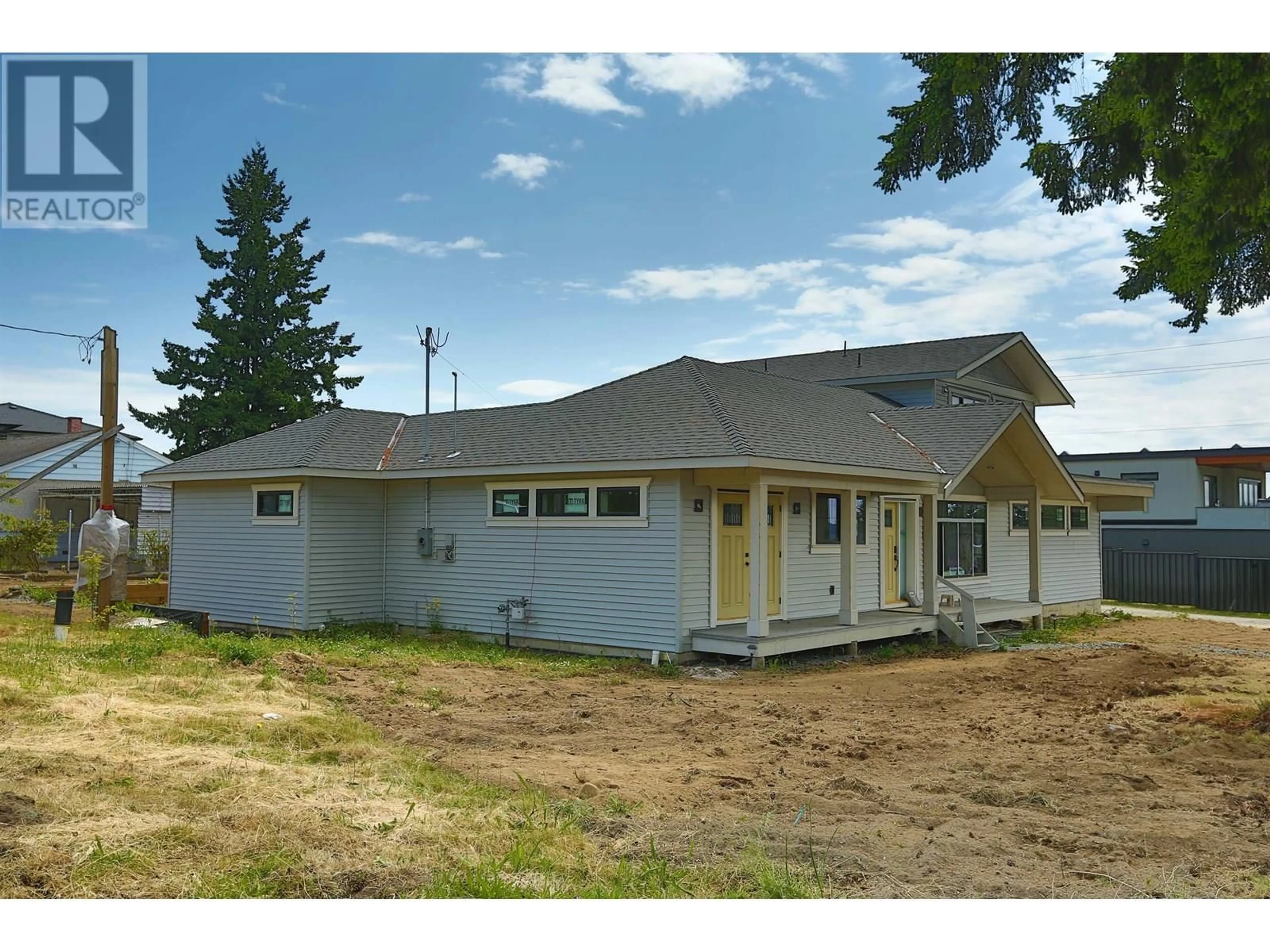 Home with vinyl exterior material, building for 201 FINNIGAN STREET, Coquitlam British Columbia V3K5J3