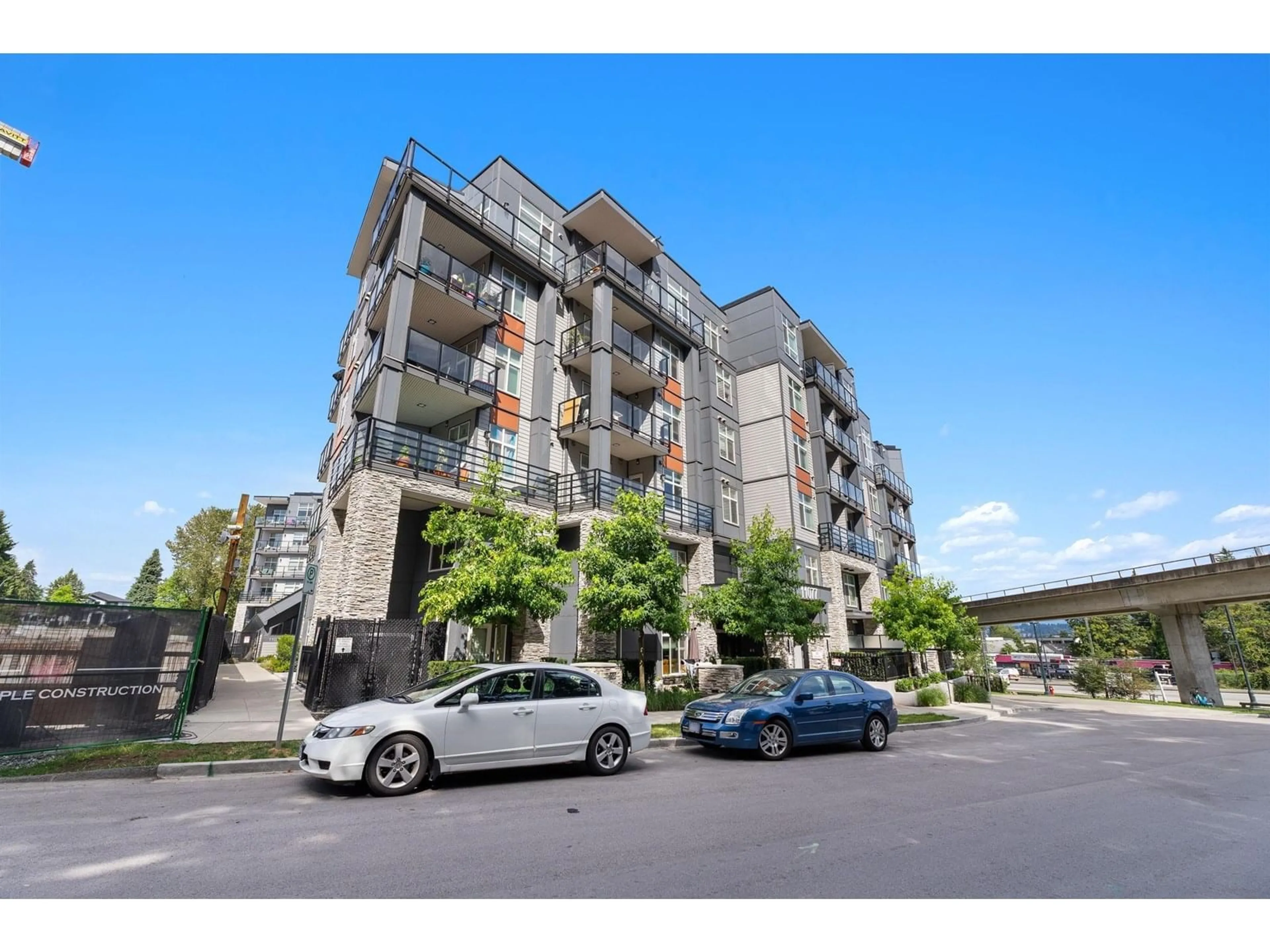 A pic from outside/outdoor area/front of a property/back of a property/a pic from drone, street for 418 - 11077 RAVINE, Surrey British Columbia V3T0R7
