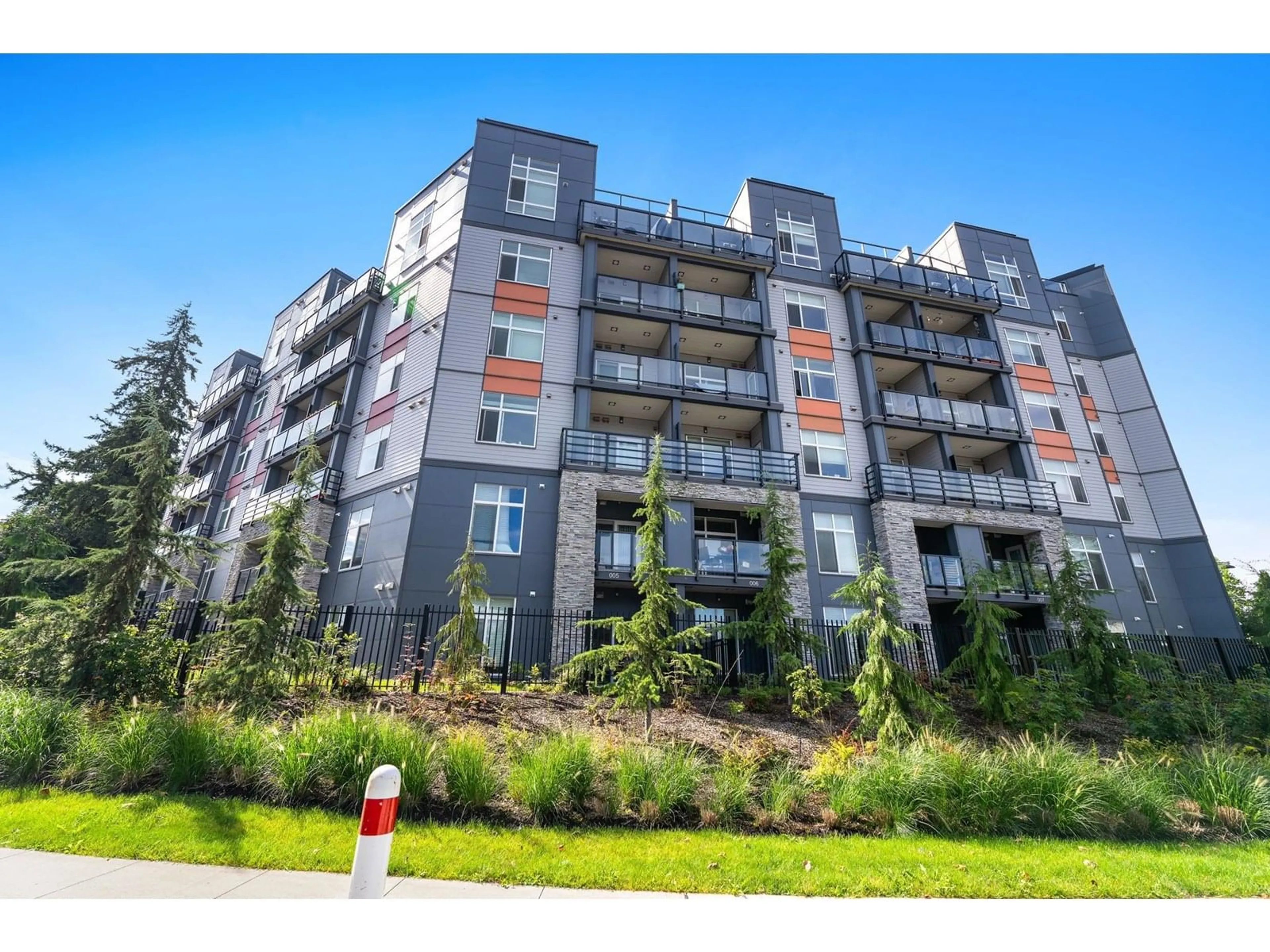 A pic from outside/outdoor area/front of a property/back of a property/a pic from drone, unknown for 418 - 11077 RAVINE, Surrey British Columbia V3T0R7