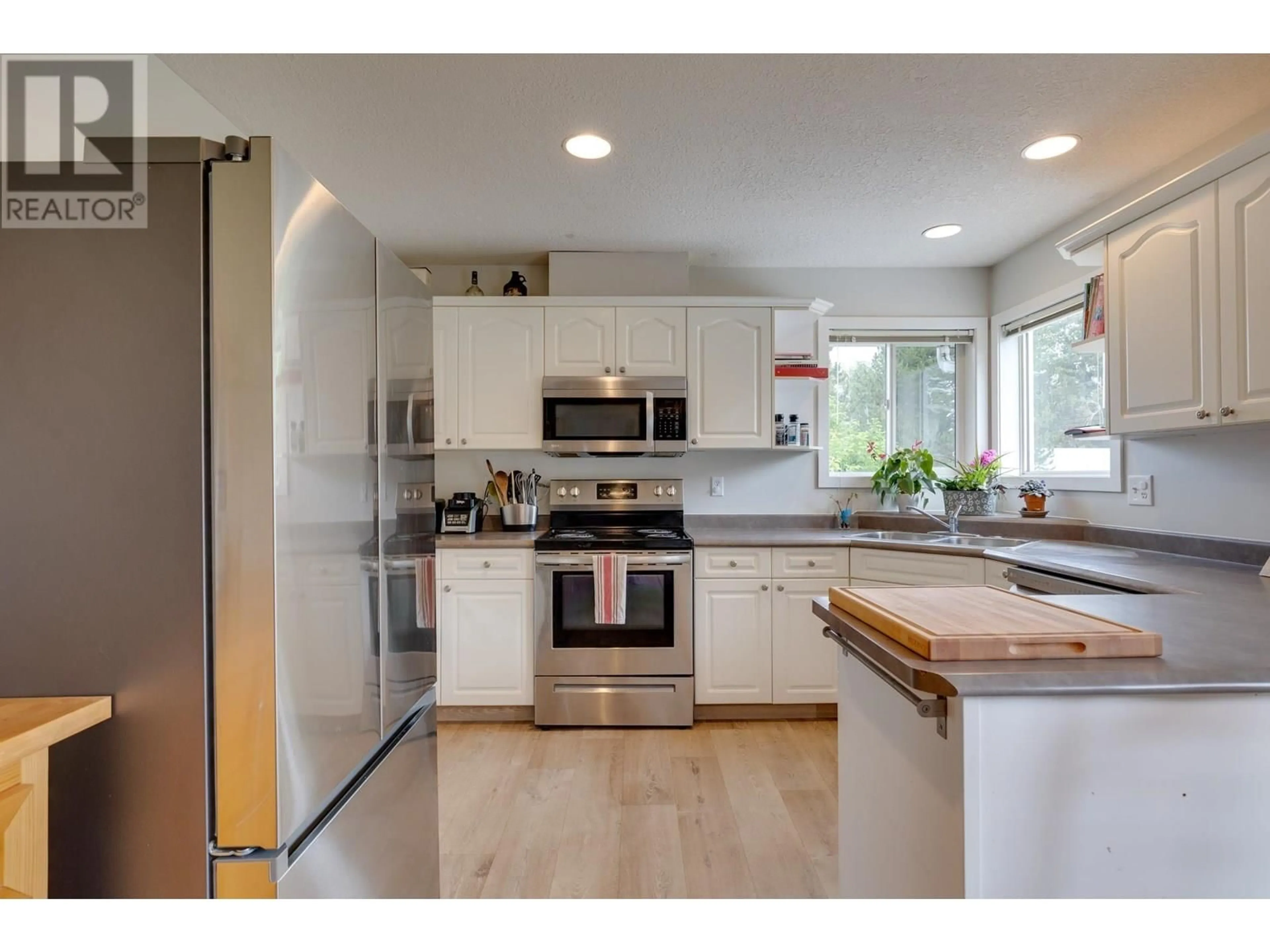 Open concept kitchen, unknown for 5581 HEYER ROAD, Prince George British Columbia V2N6P7