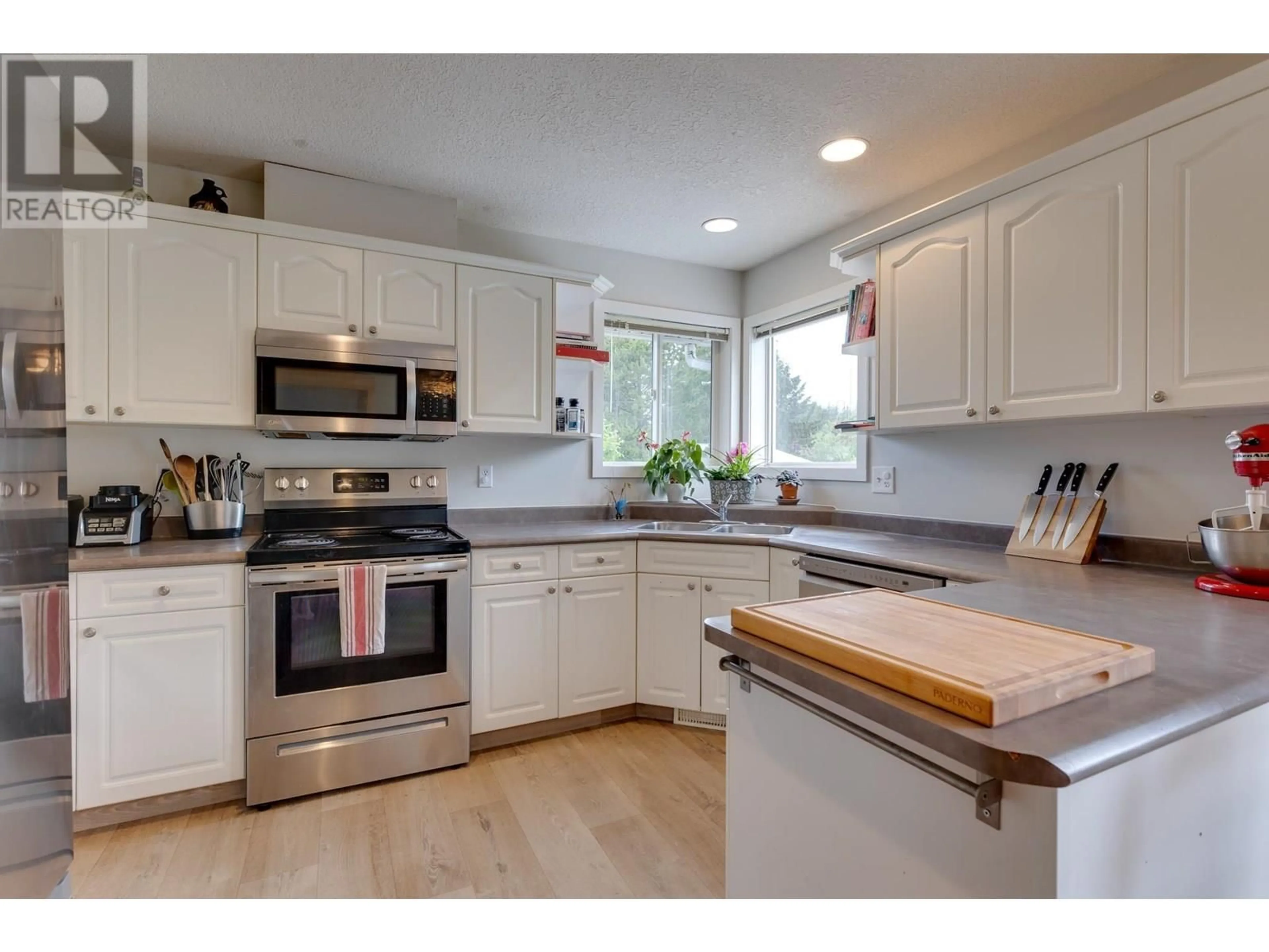 Open concept kitchen, unknown for 5581 HEYER ROAD, Prince George British Columbia V2N6P7