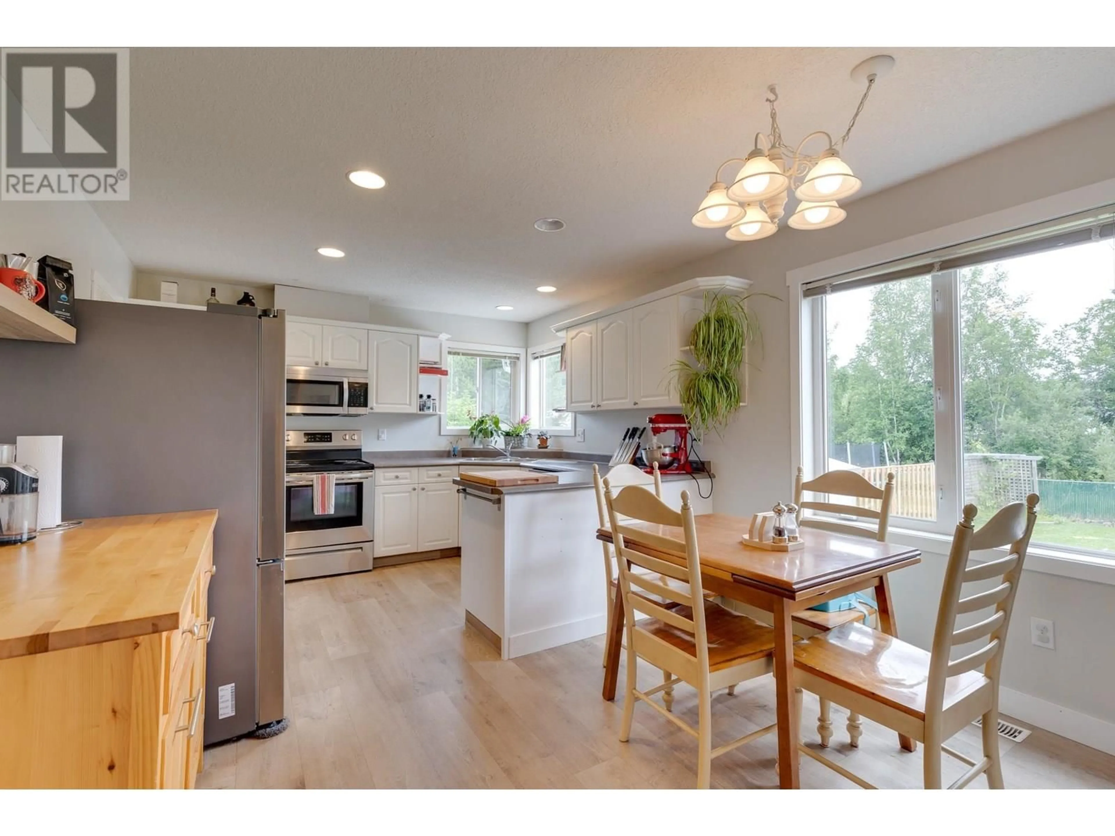 Open concept kitchen, unknown for 5581 HEYER ROAD, Prince George British Columbia V2N6P7