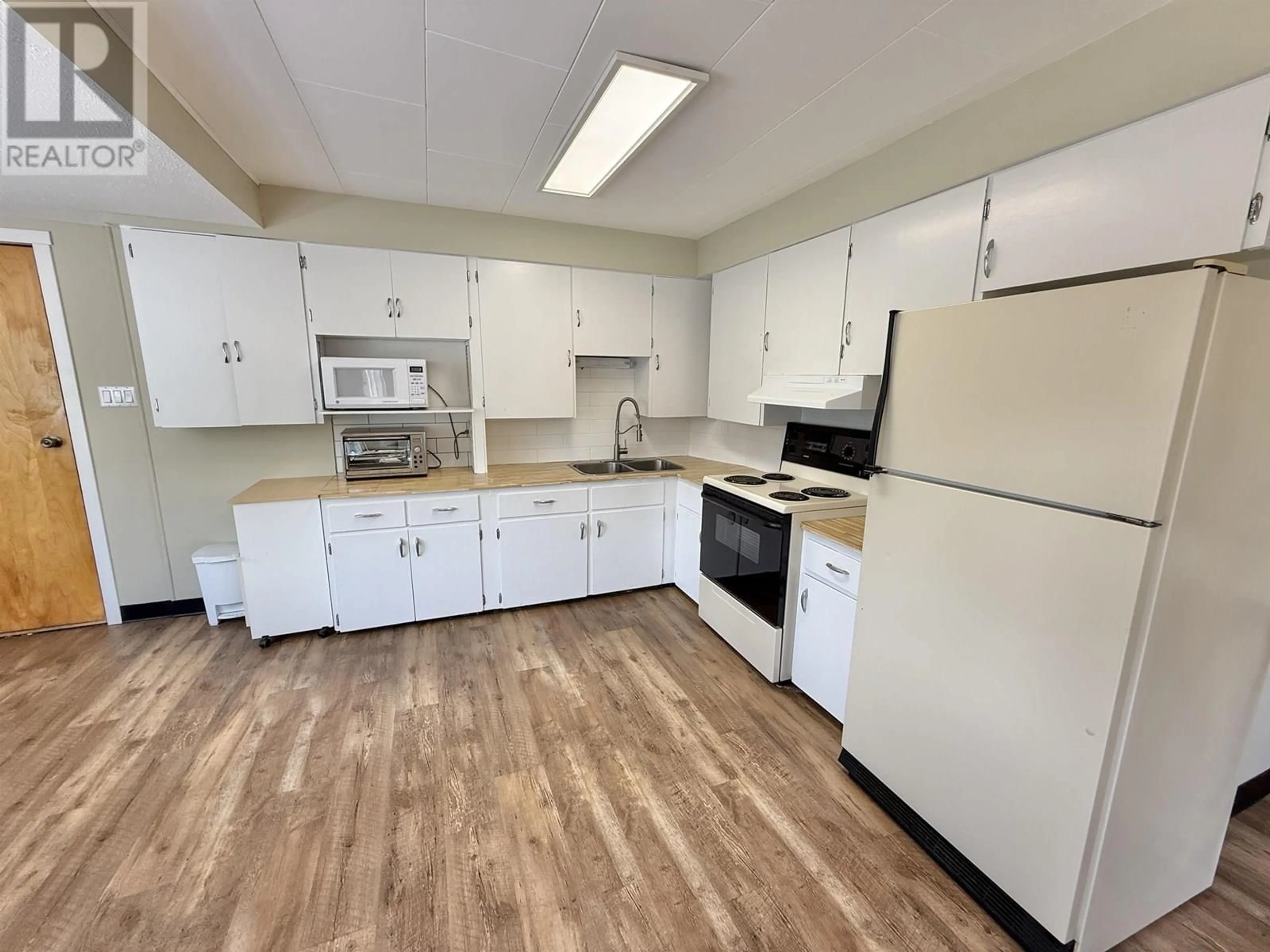 Standard kitchen, unknown for 2292 GASSOFF ROAD, Quesnel British Columbia V2J4E7