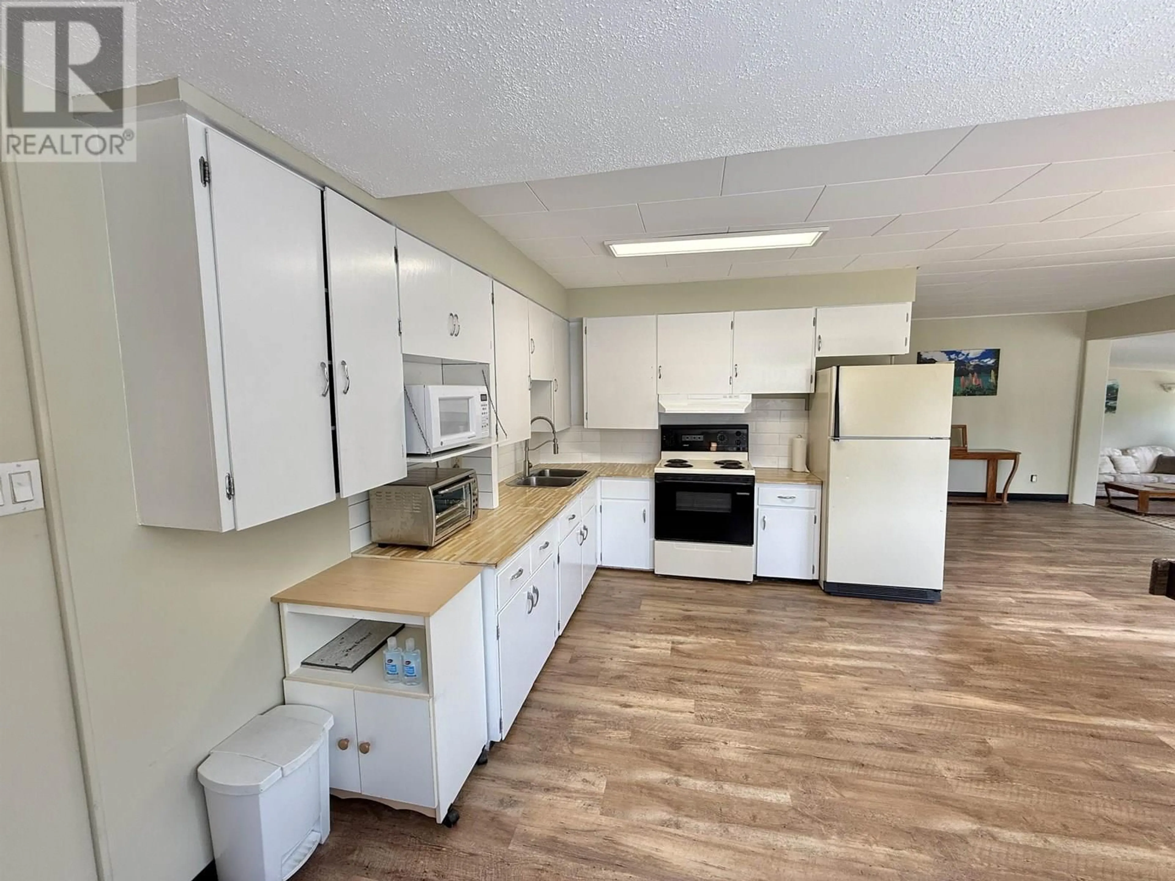 Standard kitchen, unknown for 2292 GASSOFF ROAD, Quesnel British Columbia V2J4E7