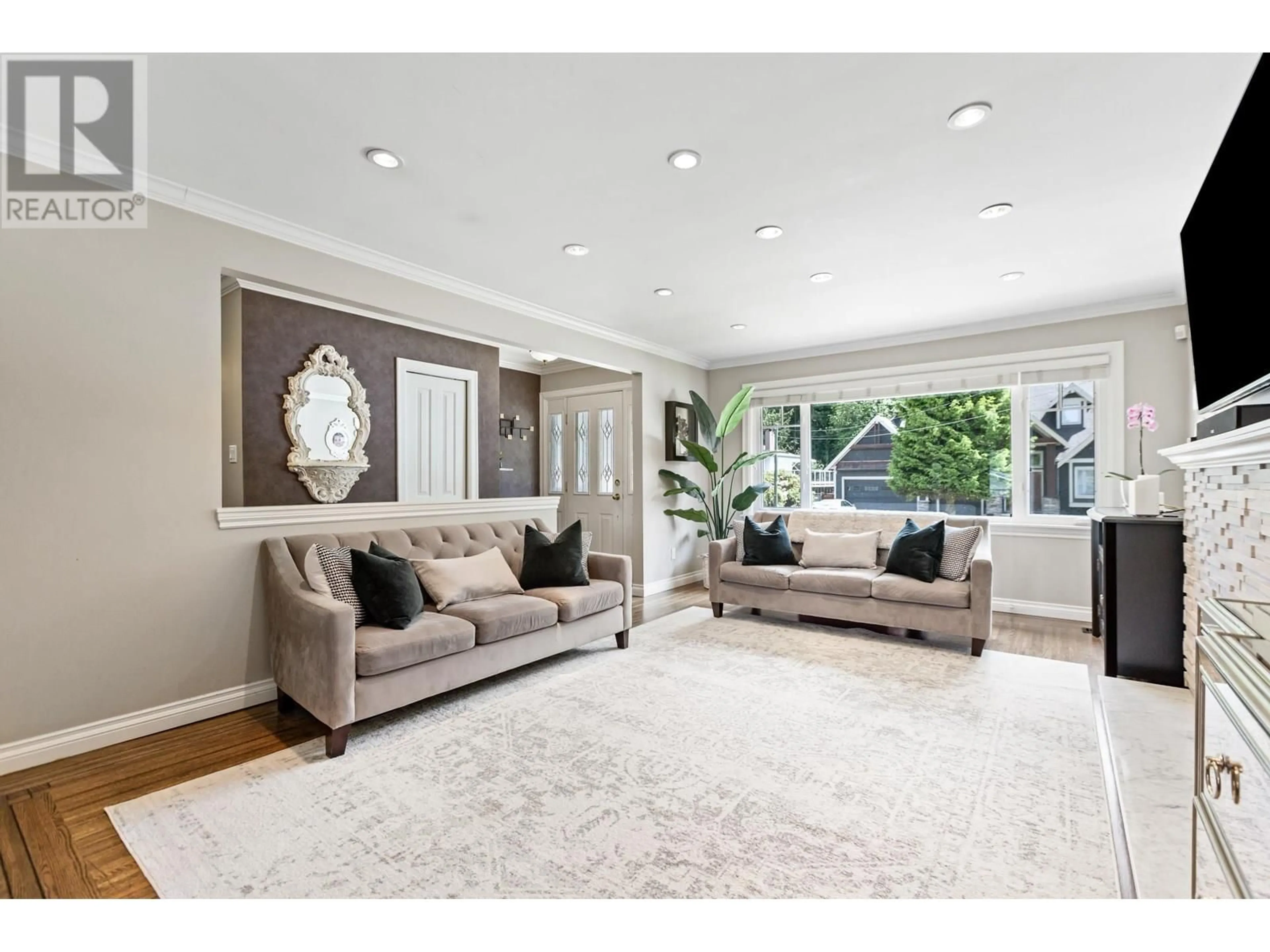 Living room with furniture, unknown for 672 WILMOT STREET, Coquitlam British Columbia V3J6P4