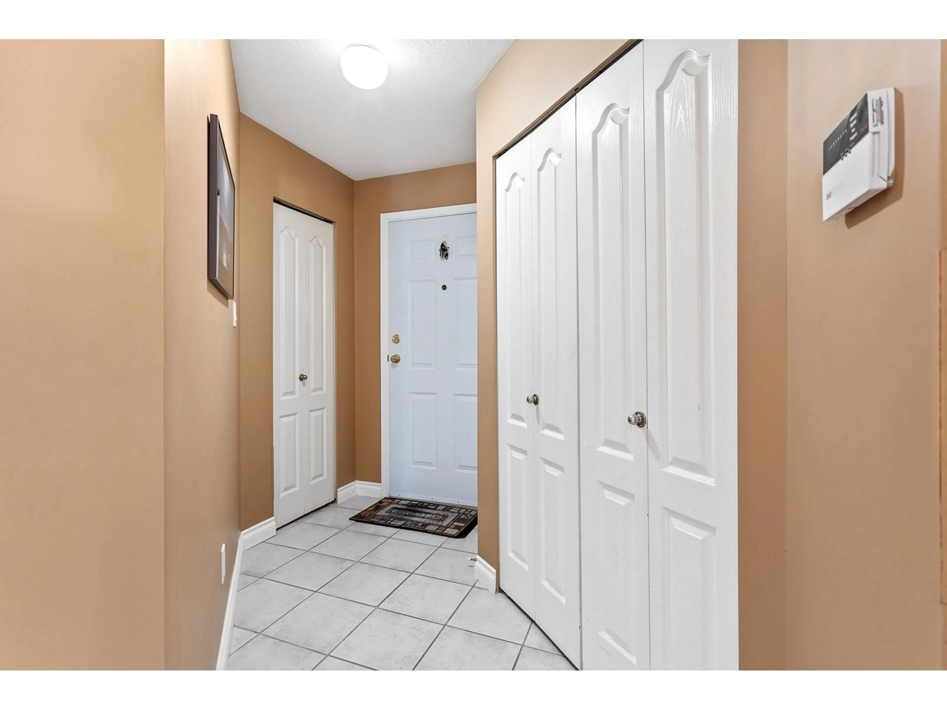 Indoor entryway for 116 - 15110 108, Surrey British Columbia V3R0T6