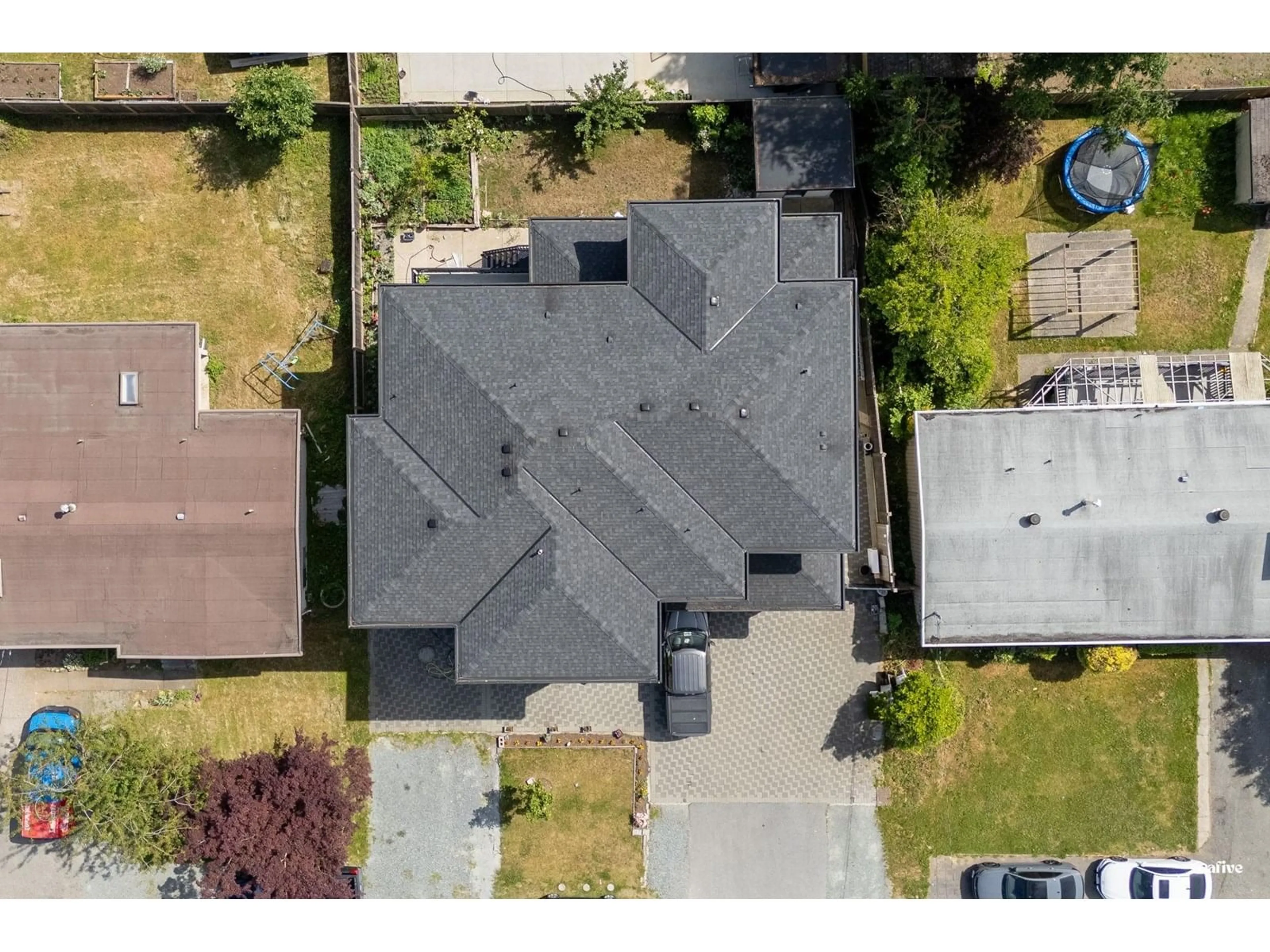 A pic from outside/outdoor area/front of a property/back of a property/a pic from drone, street for 32244 PINEVIEW, Abbotsford British Columbia V2T1R3