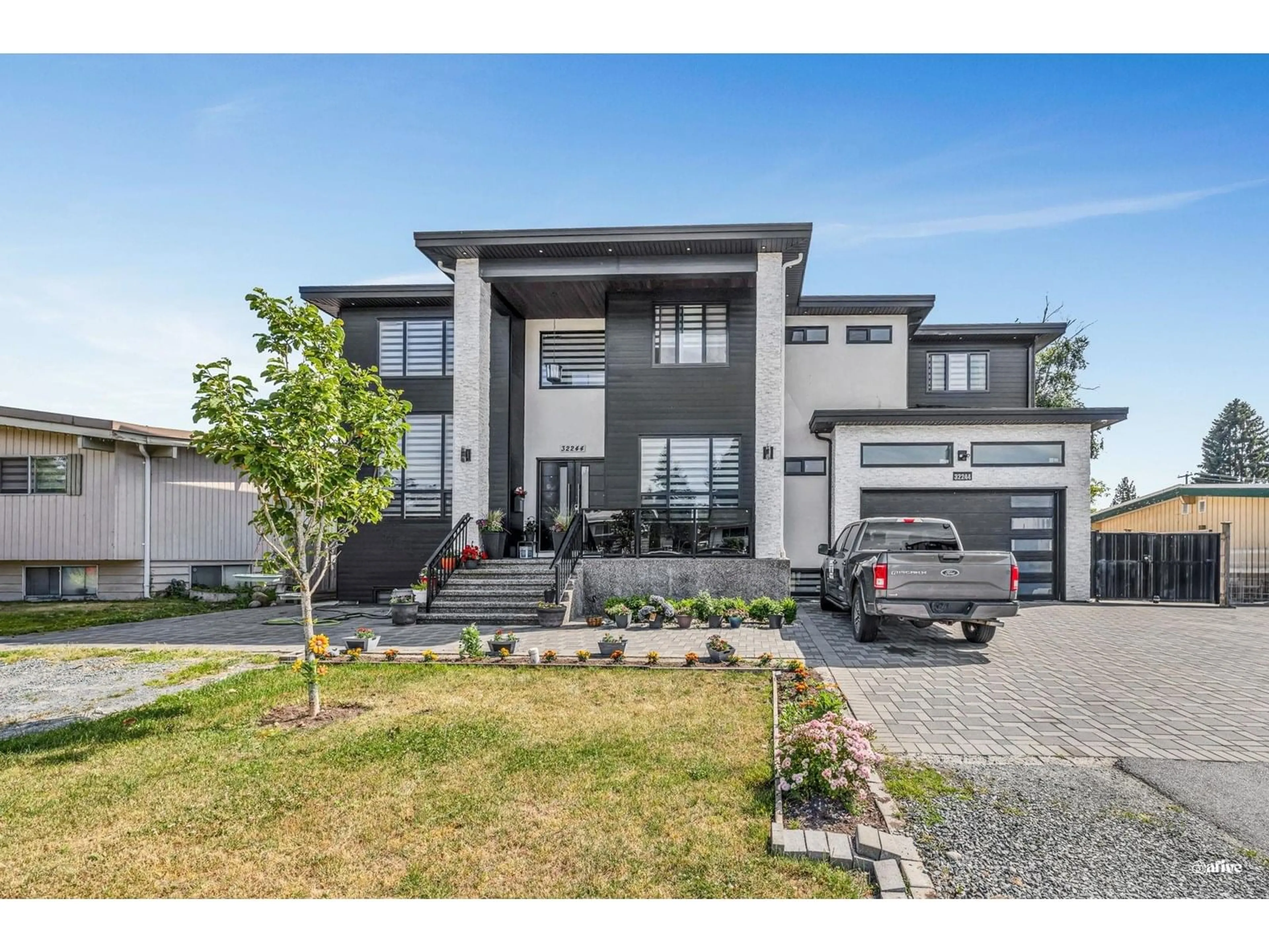 Home with brick exterior material, street for 32244 PINEVIEW, Abbotsford British Columbia V2T1R3