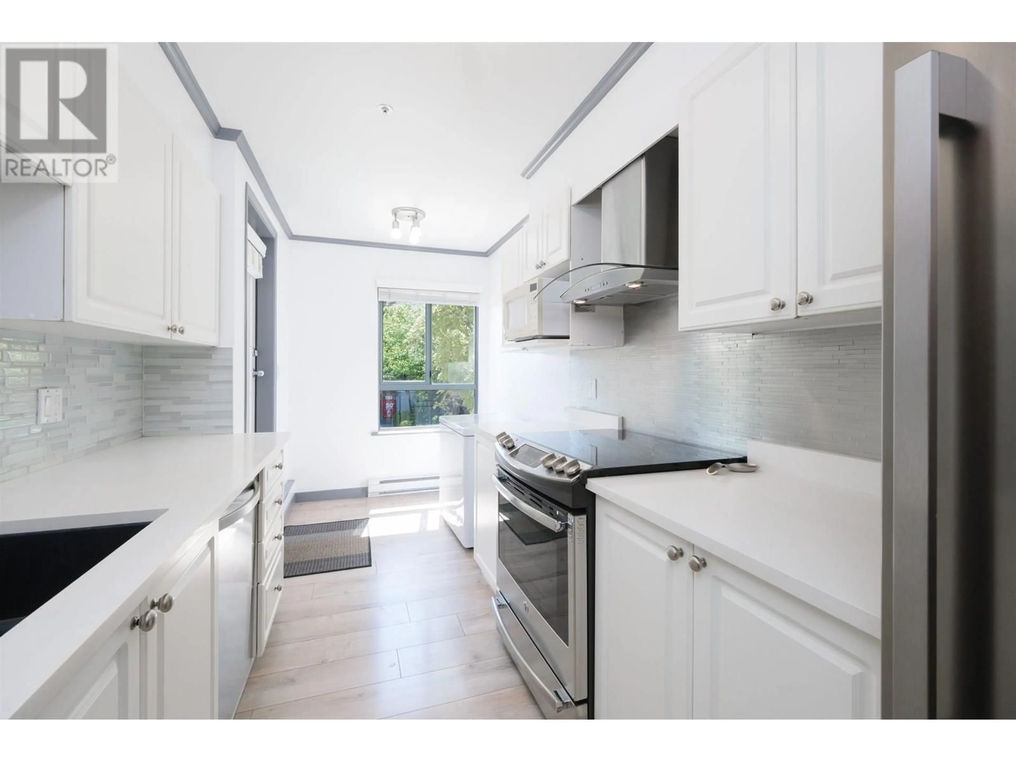 Unknown for 209 - 223 MOUNTAIN HIGHWAY, North Vancouver British Columbia V7J3V3