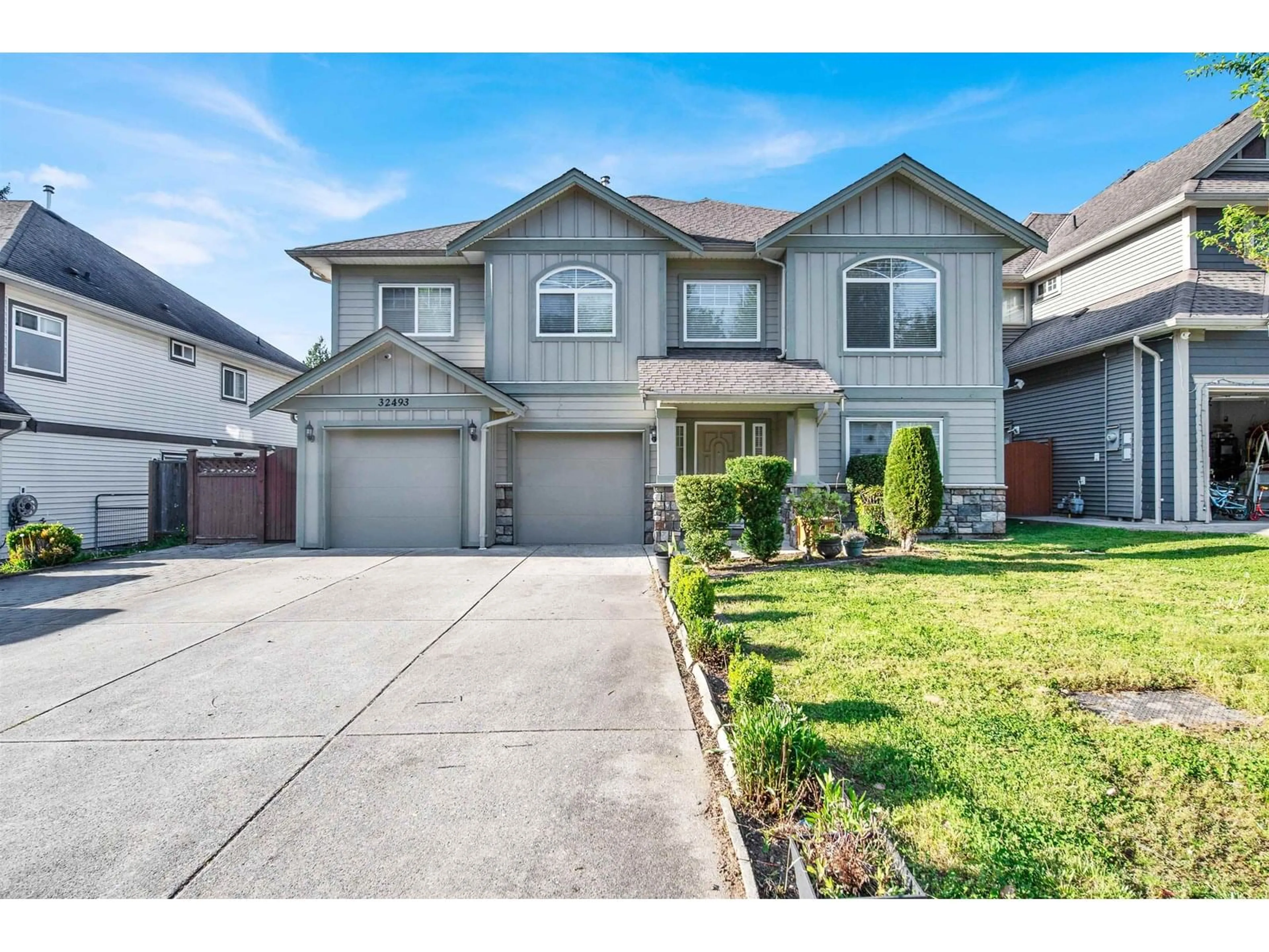 Home with vinyl exterior material, street for 32493 EGGLESTONE, Mission British Columbia V4S0A8