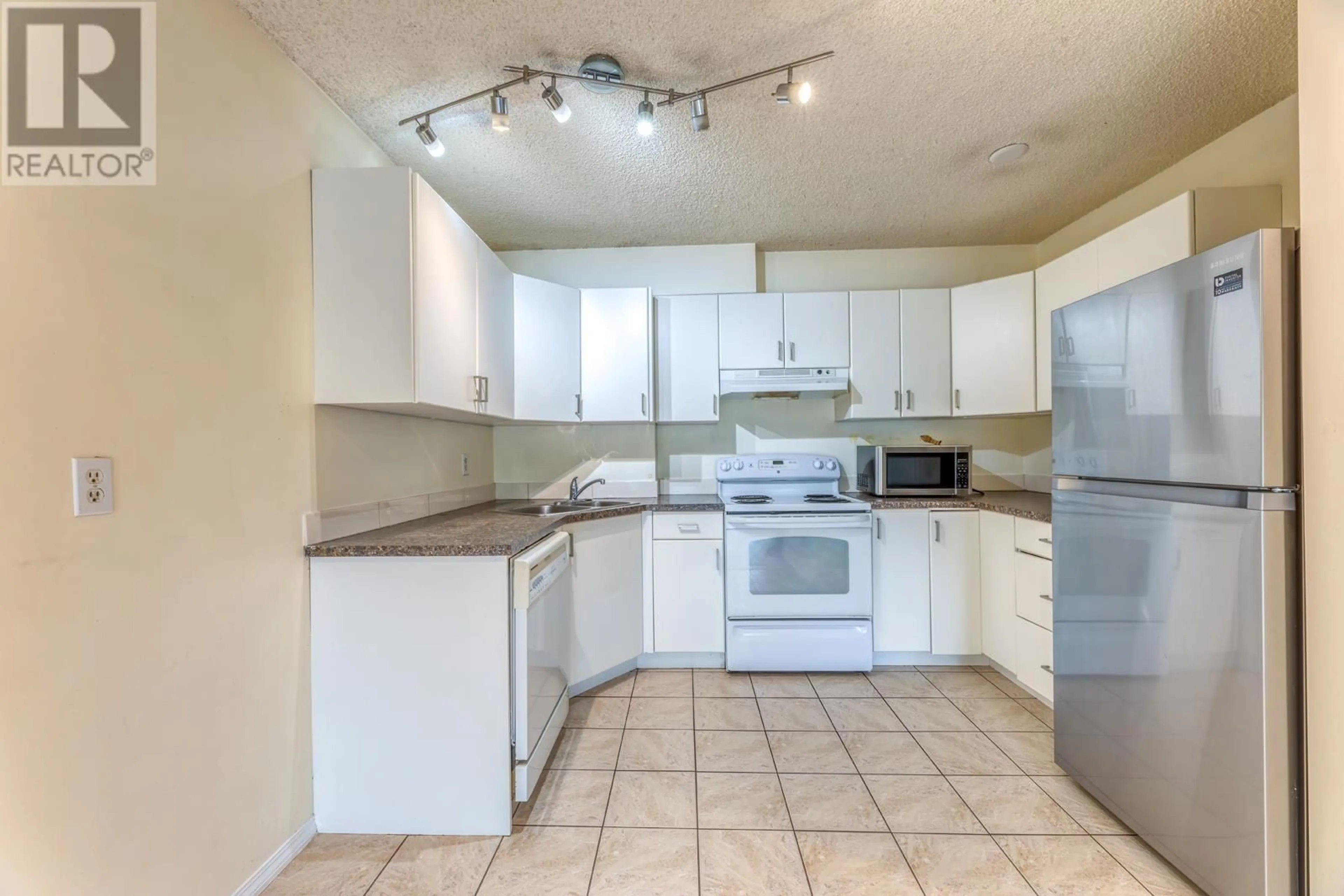 Standard kitchen, unknown for 1020 - 2012 FULLERTON AVENUE, North Vancouver British Columbia V7P3E3