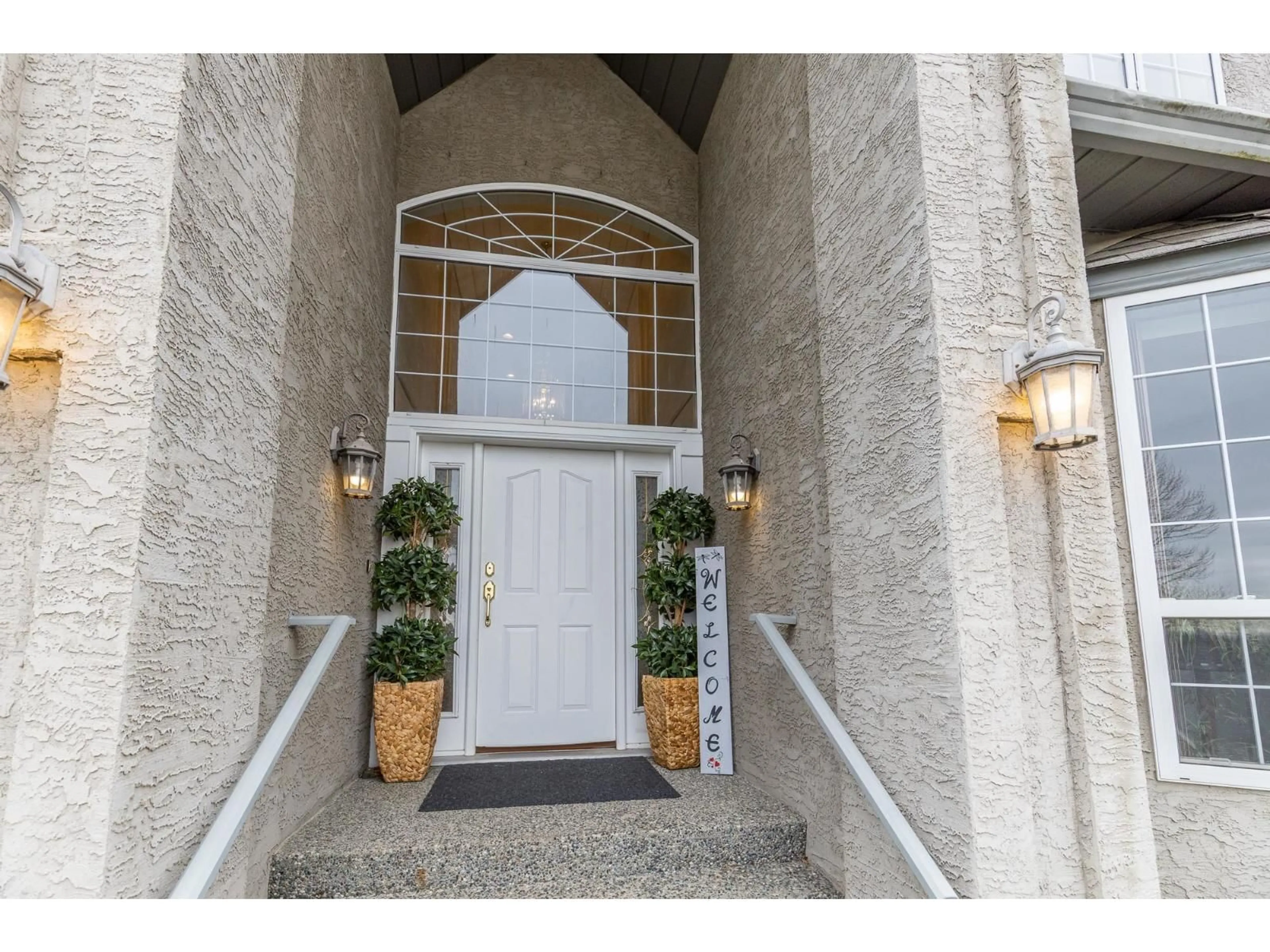 Indoor entryway for 2780 ST MORITZ WAY, Abbotsford British Columbia V2V3N1