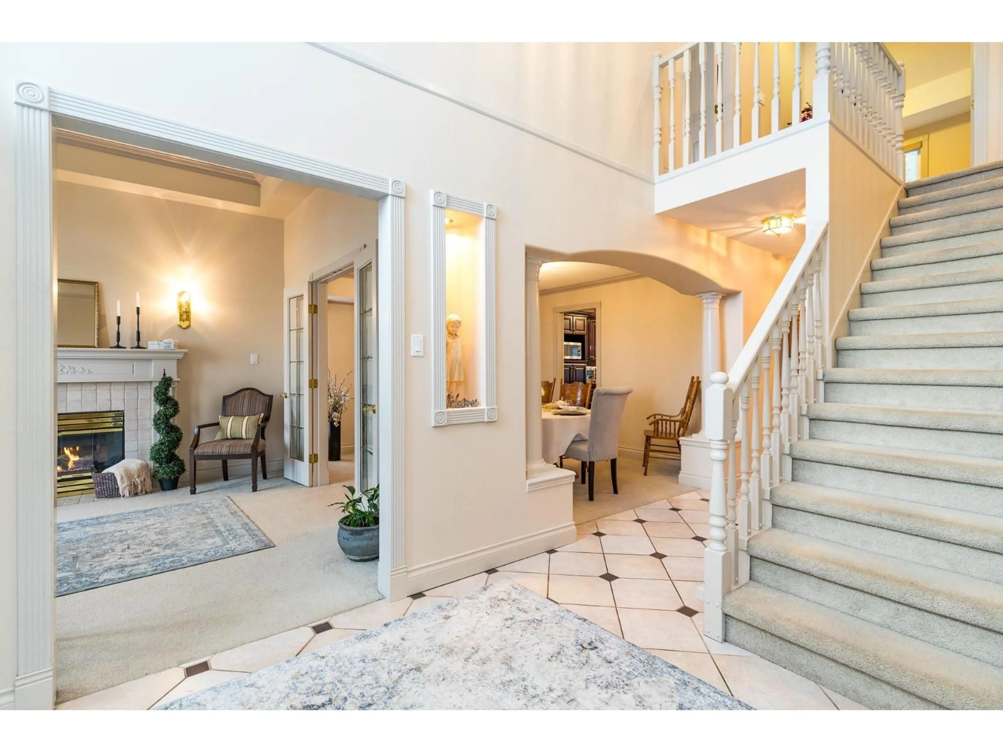 Indoor foyer for 2780 ST MORITZ WAY, Abbotsford British Columbia V2V3N1