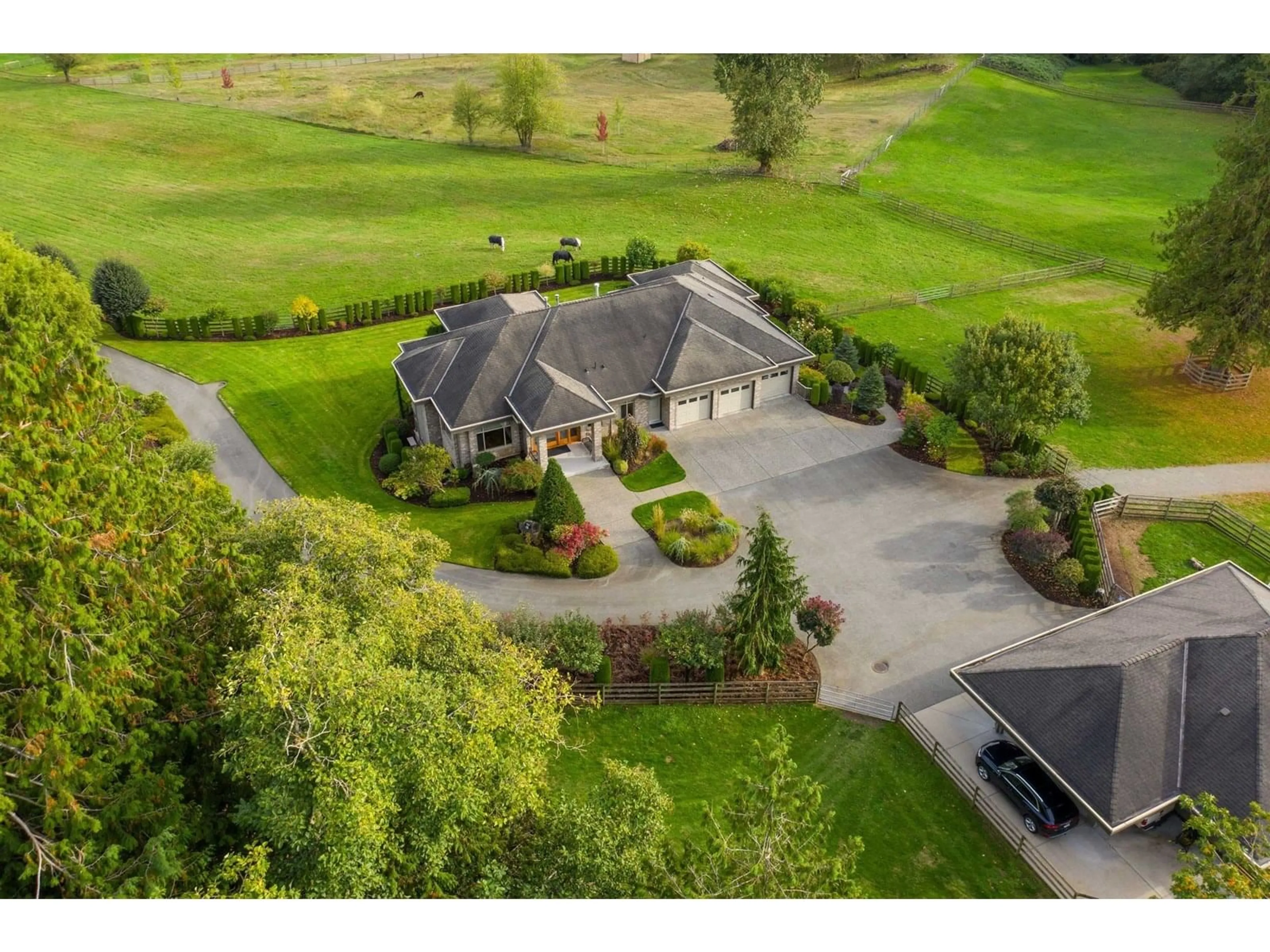 A pic from outside/outdoor area/front of a property/back of a property/a pic from drone, mountain view for 2675 256, Langley British Columbia V4W1Y3