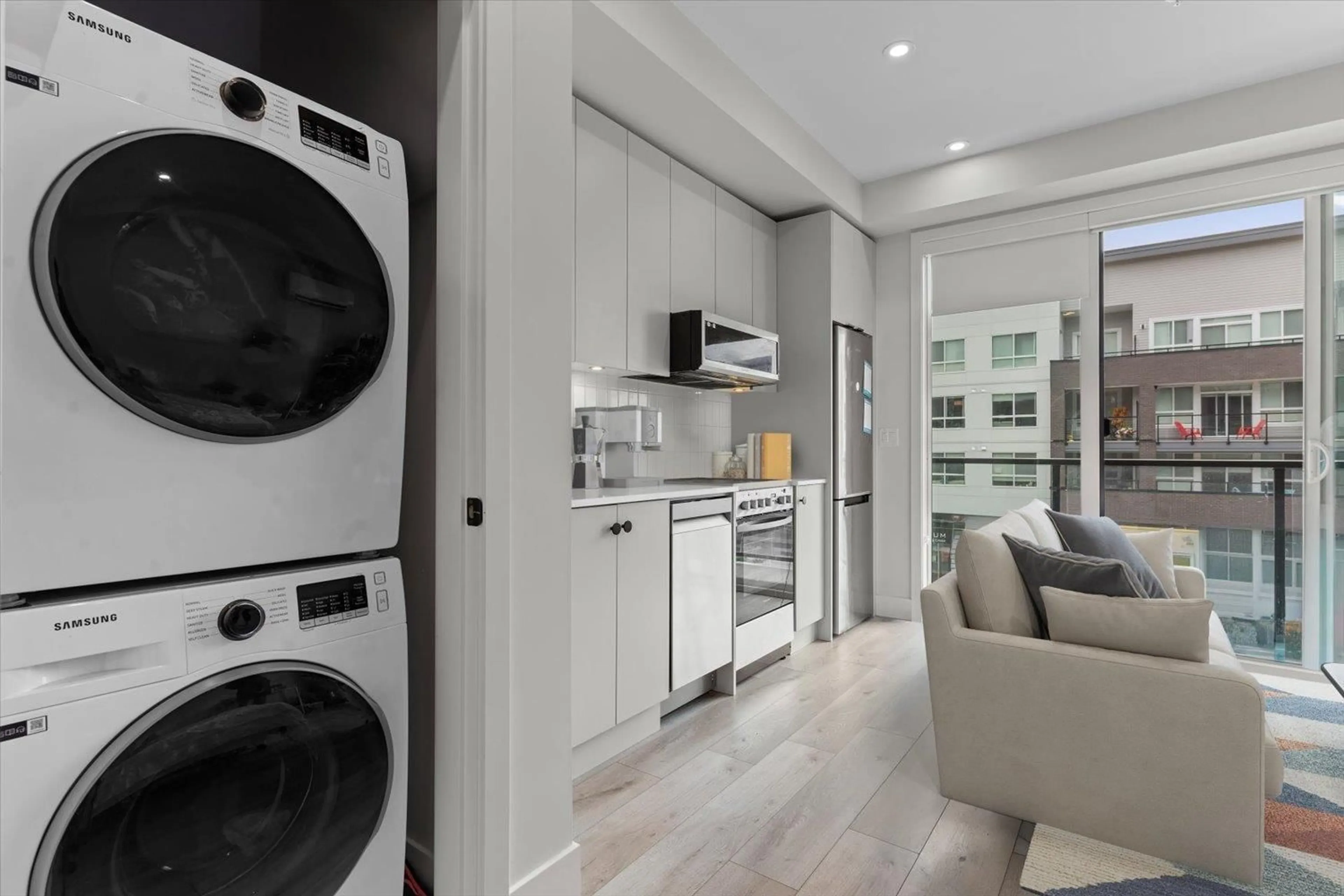 Kitchen with laundary machines, unknown for 308 - 45511 CAMPUS DRIVE, Chilliwack British Columbia V2R6K8