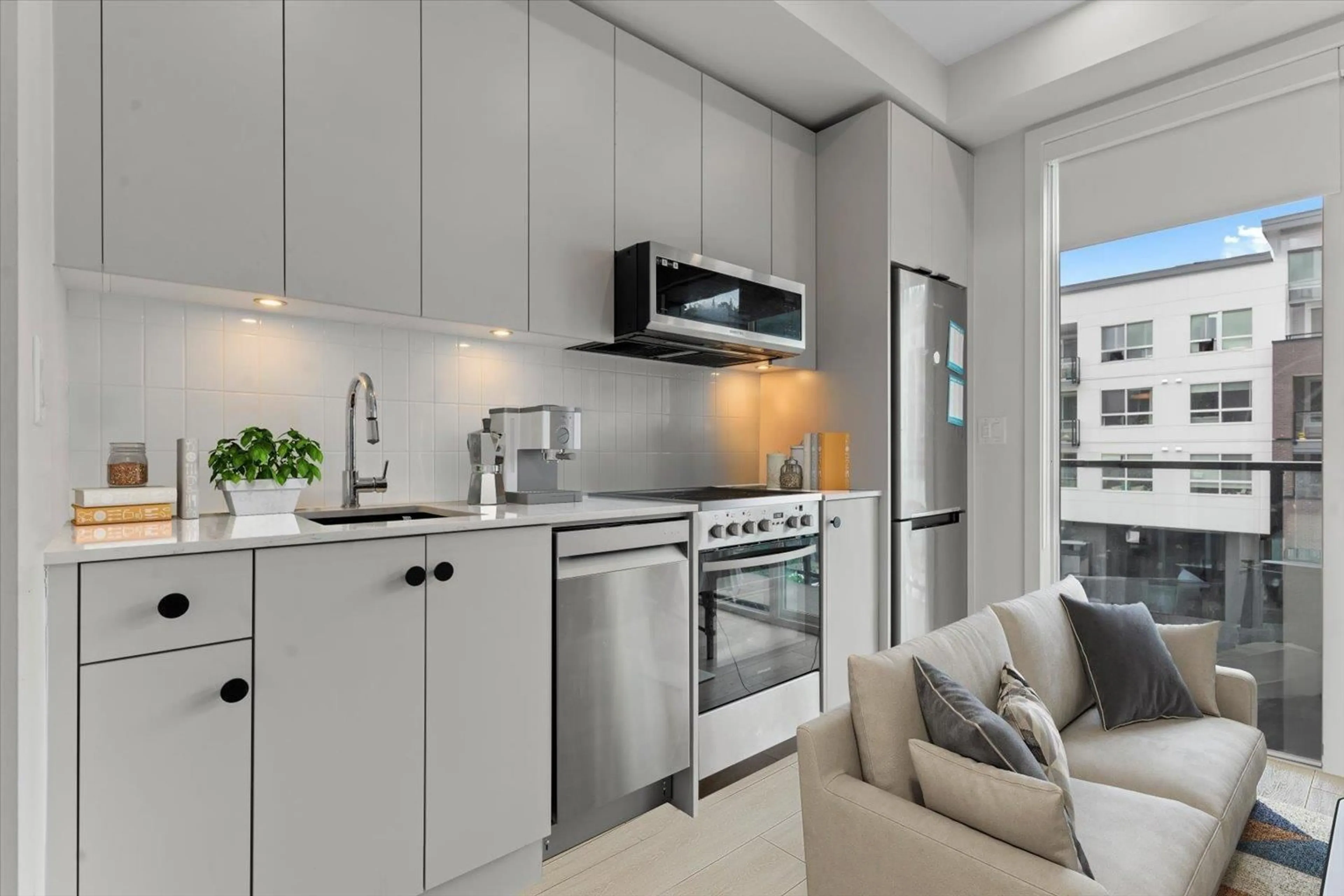 Open concept kitchen, unknown for 308 - 45511 CAMPUS DRIVE, Chilliwack British Columbia V2R6K8