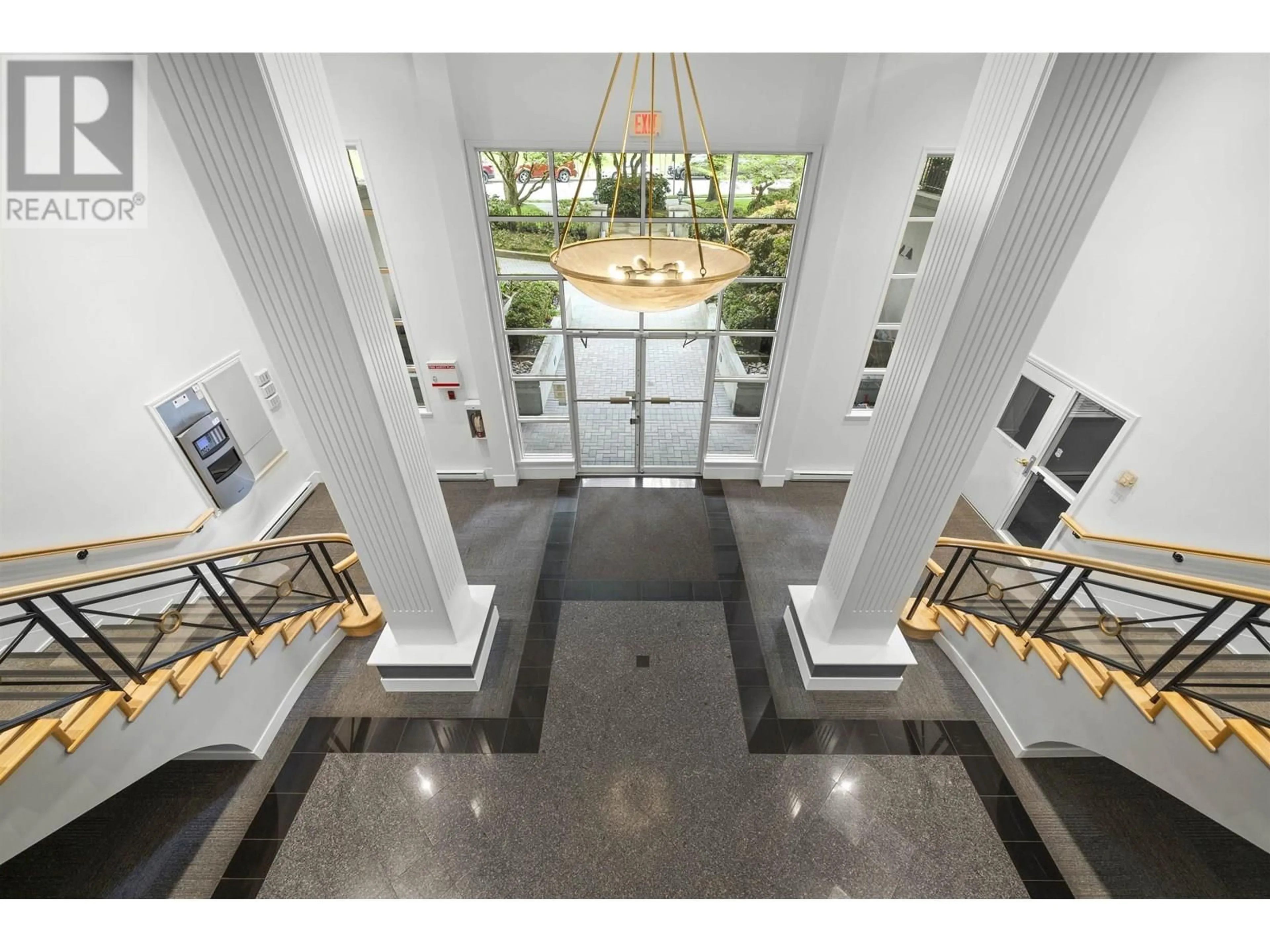 Indoor foyer for 347 - 5888 DOVER CRESCENT, Richmond British Columbia V7C5R9