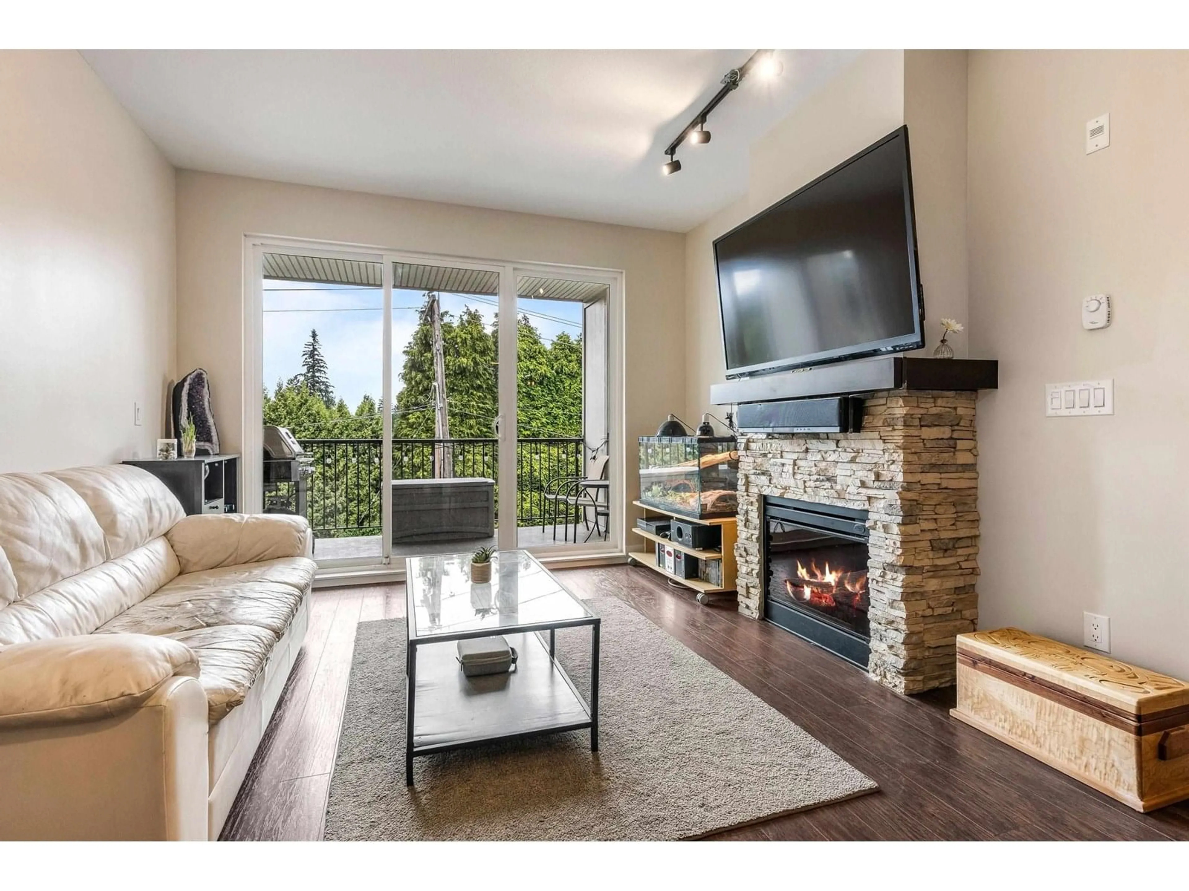 Living room with furniture, unknown for 308 - 3192 GLADWIN, Abbotsford British Columbia V2T6M9