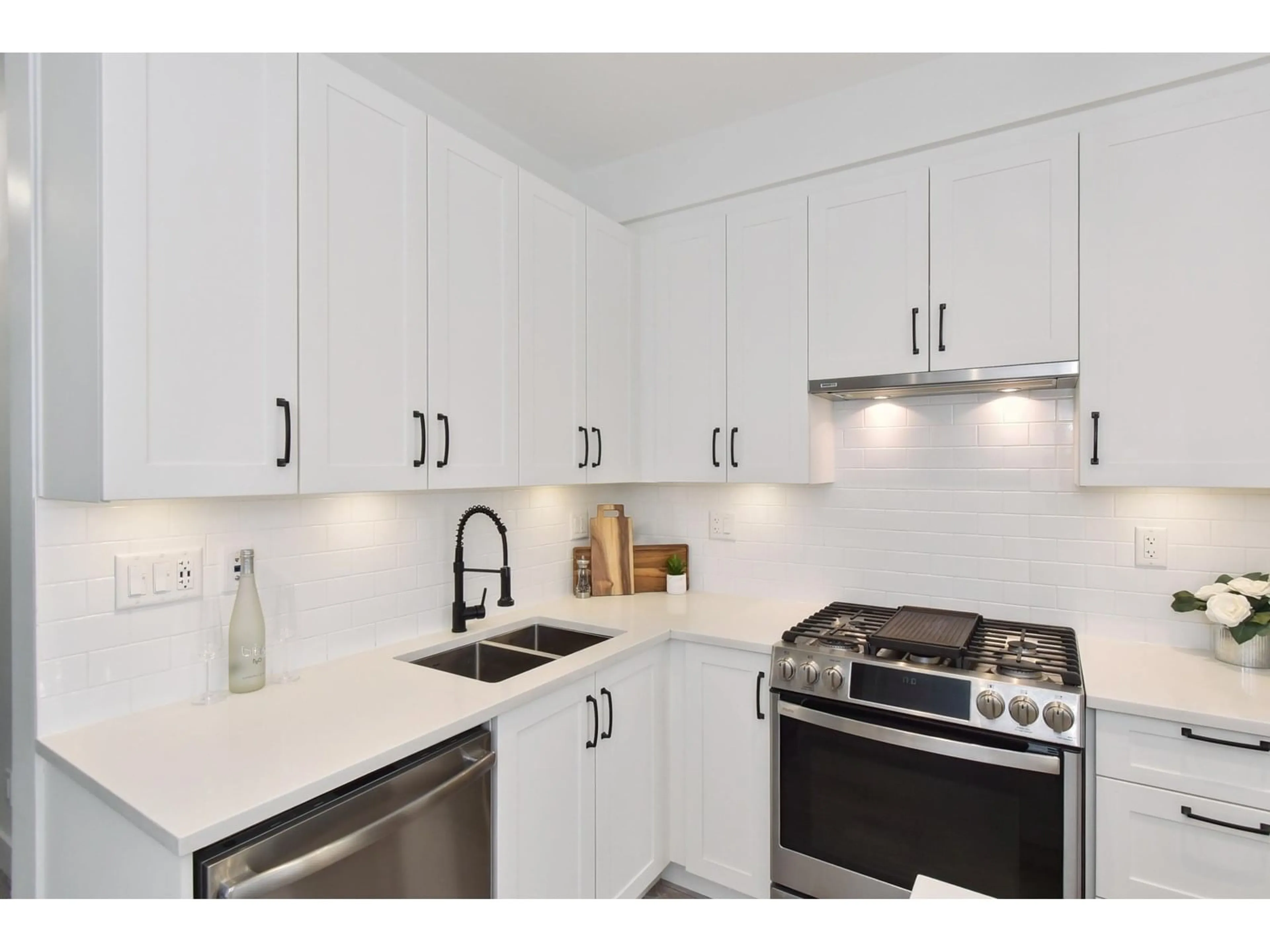 Standard kitchen, ceramic/tile floor for 302 - 20673 78, Langley British Columbia V2Y3K1