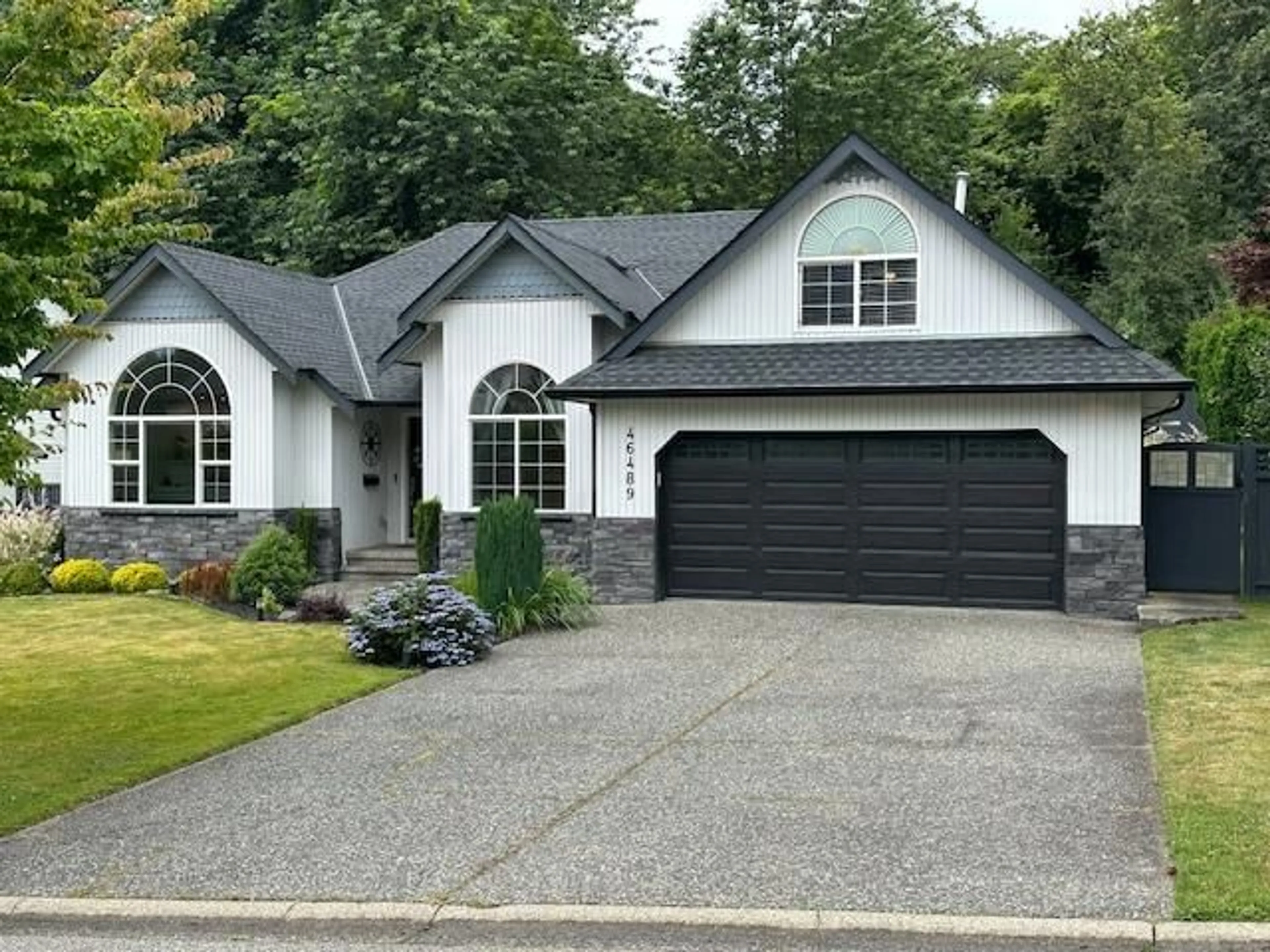 Home with vinyl exterior material, street for 46489 EDGEMONT PLACE, Chilliwack British Columbia V2R3Y6