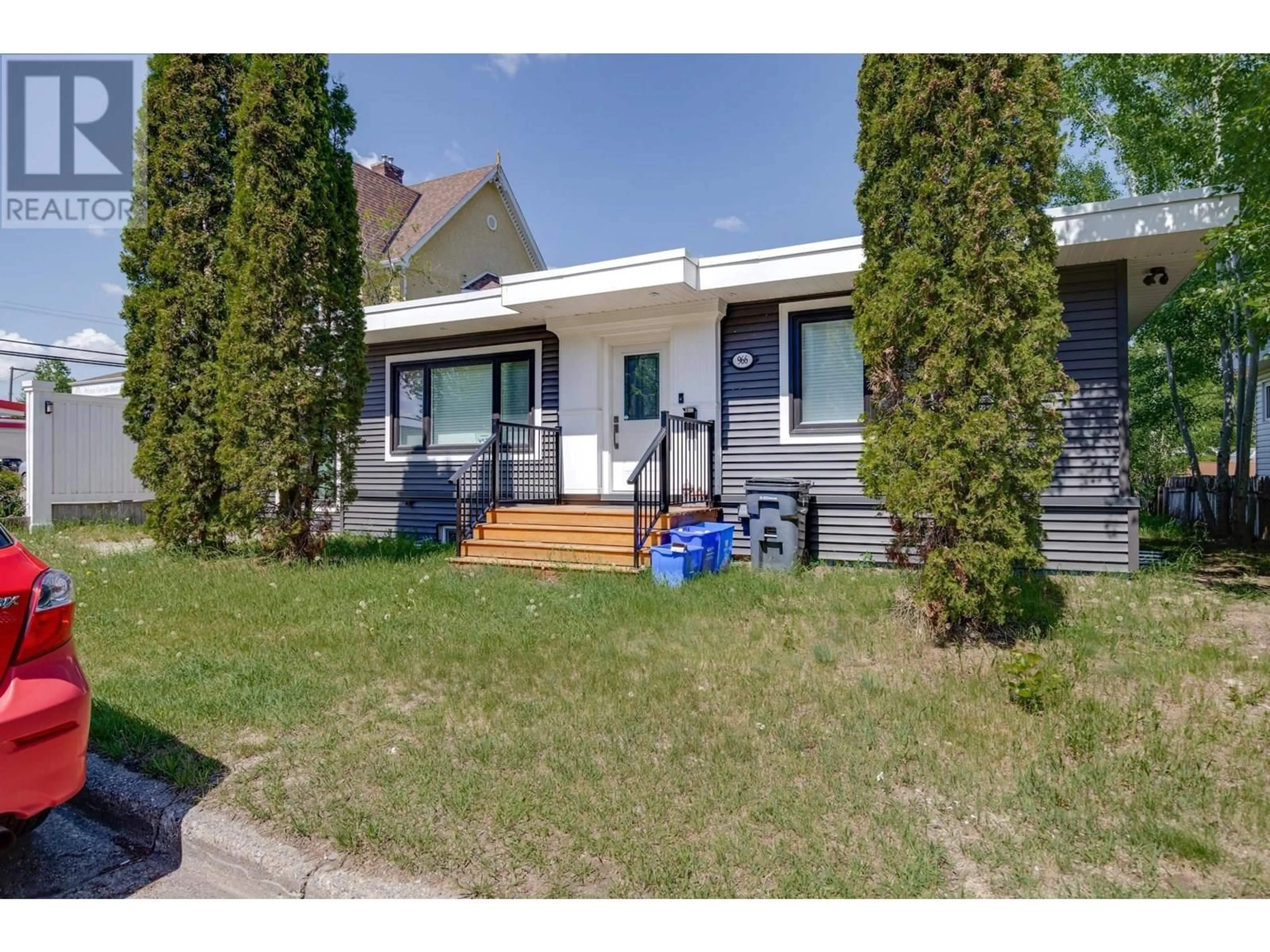 Home with vinyl exterior material, street for 966 20TH AVENUE, Prince George British Columbia V2L4A3
