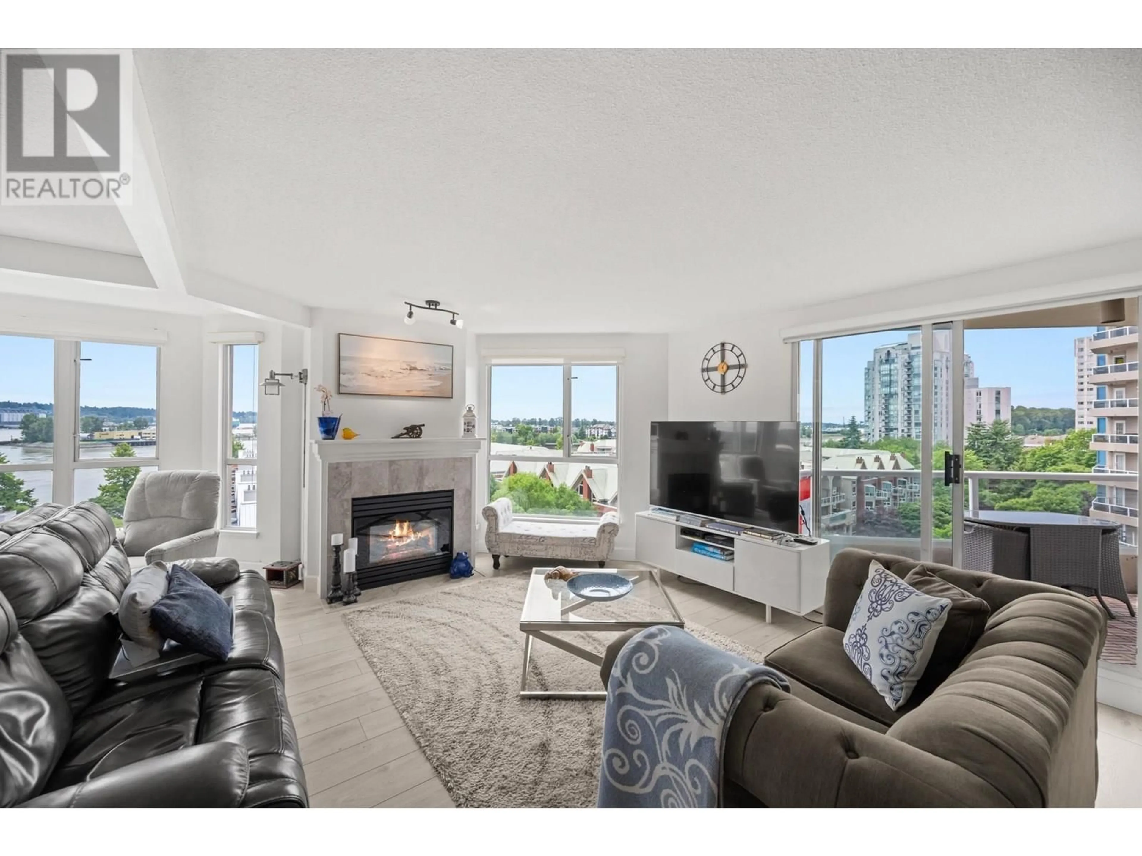 Living room with furniture, unknown for 902 - 1185 QUAYSIDE DRIVE, New Westminster British Columbia V3M6T8