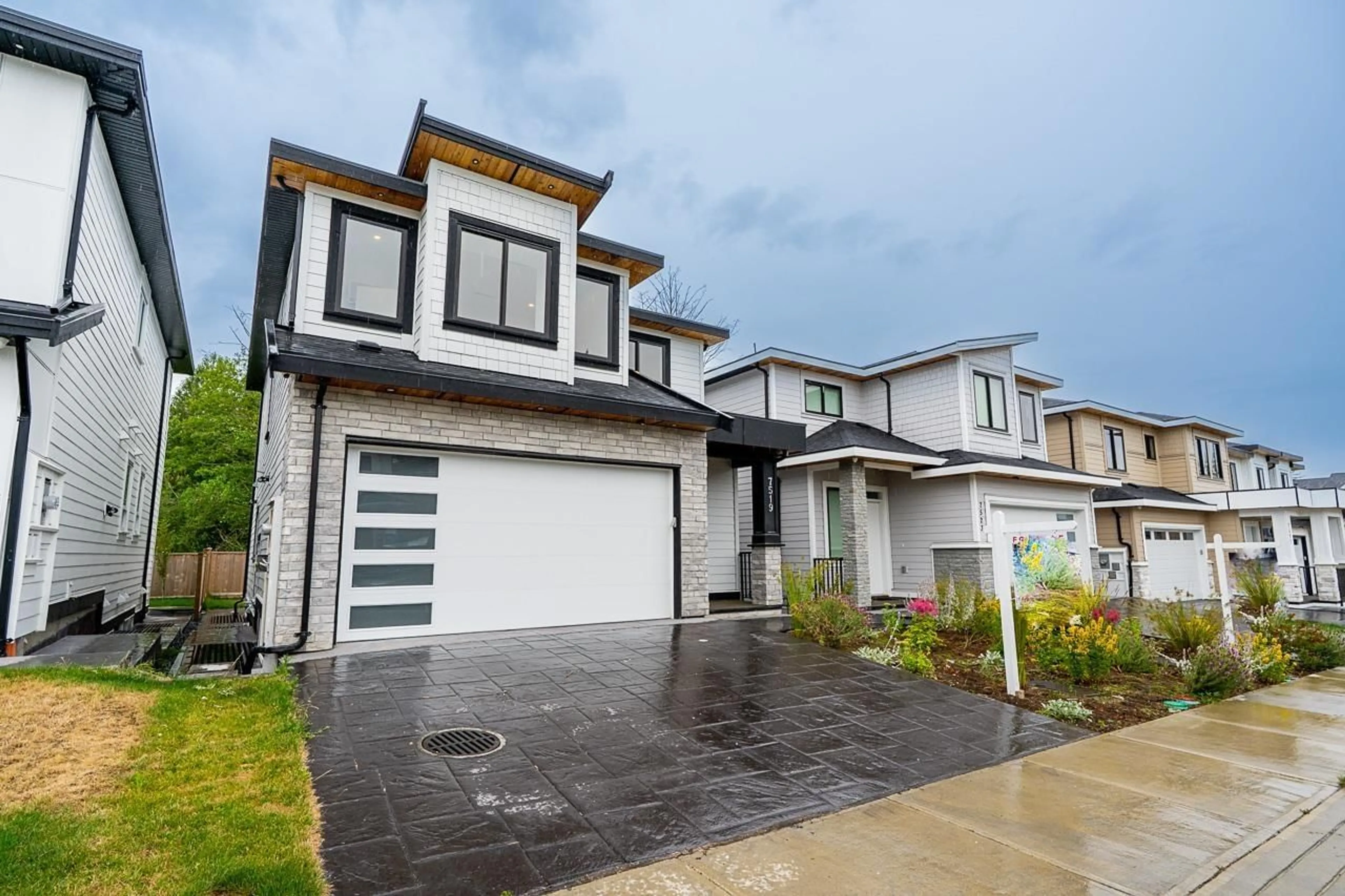 Home with vinyl exterior material, street for 7519 205, Langley British Columbia V2Y3S8